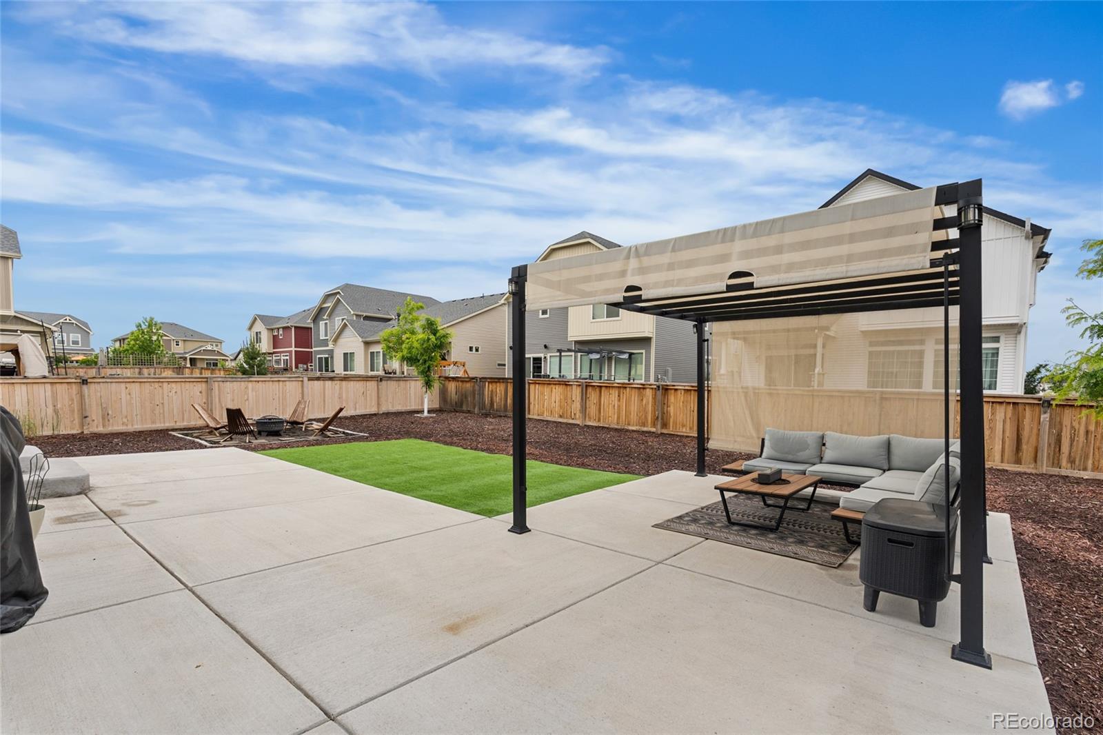 Reunion FReunion F Mobile Street