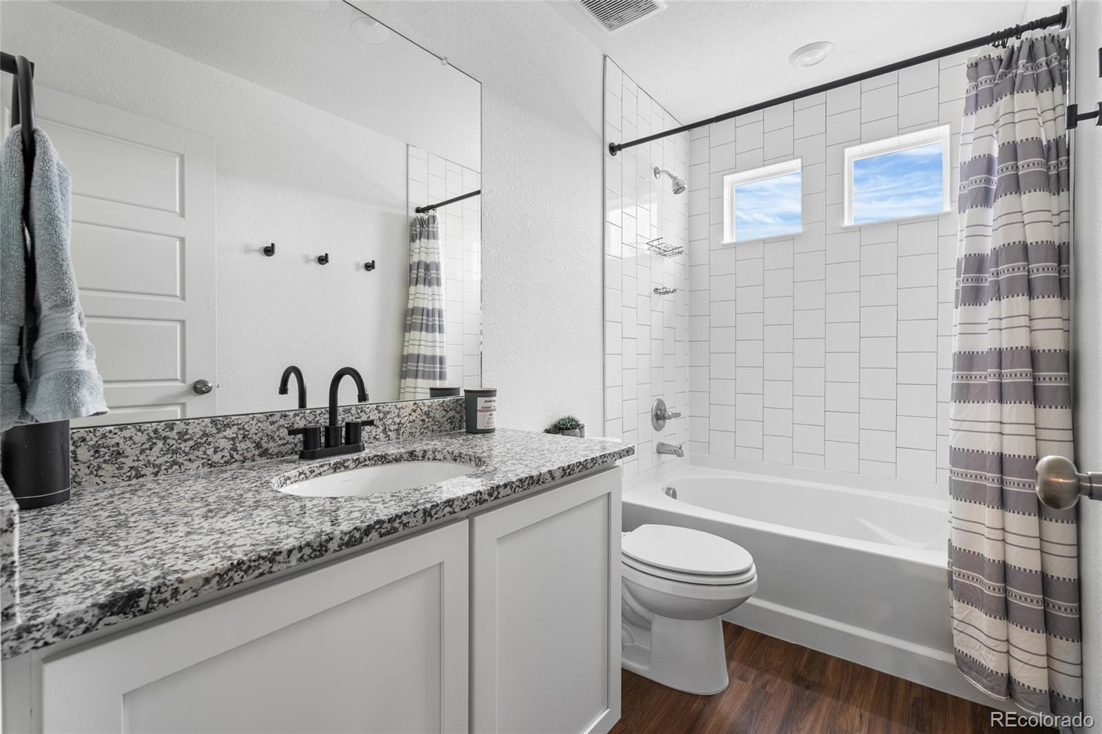 Reunion FReunion F Mobile Street