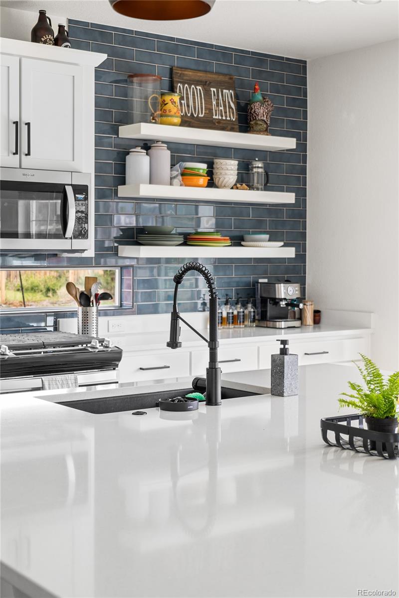 Reunion FReunion F Mobile Street