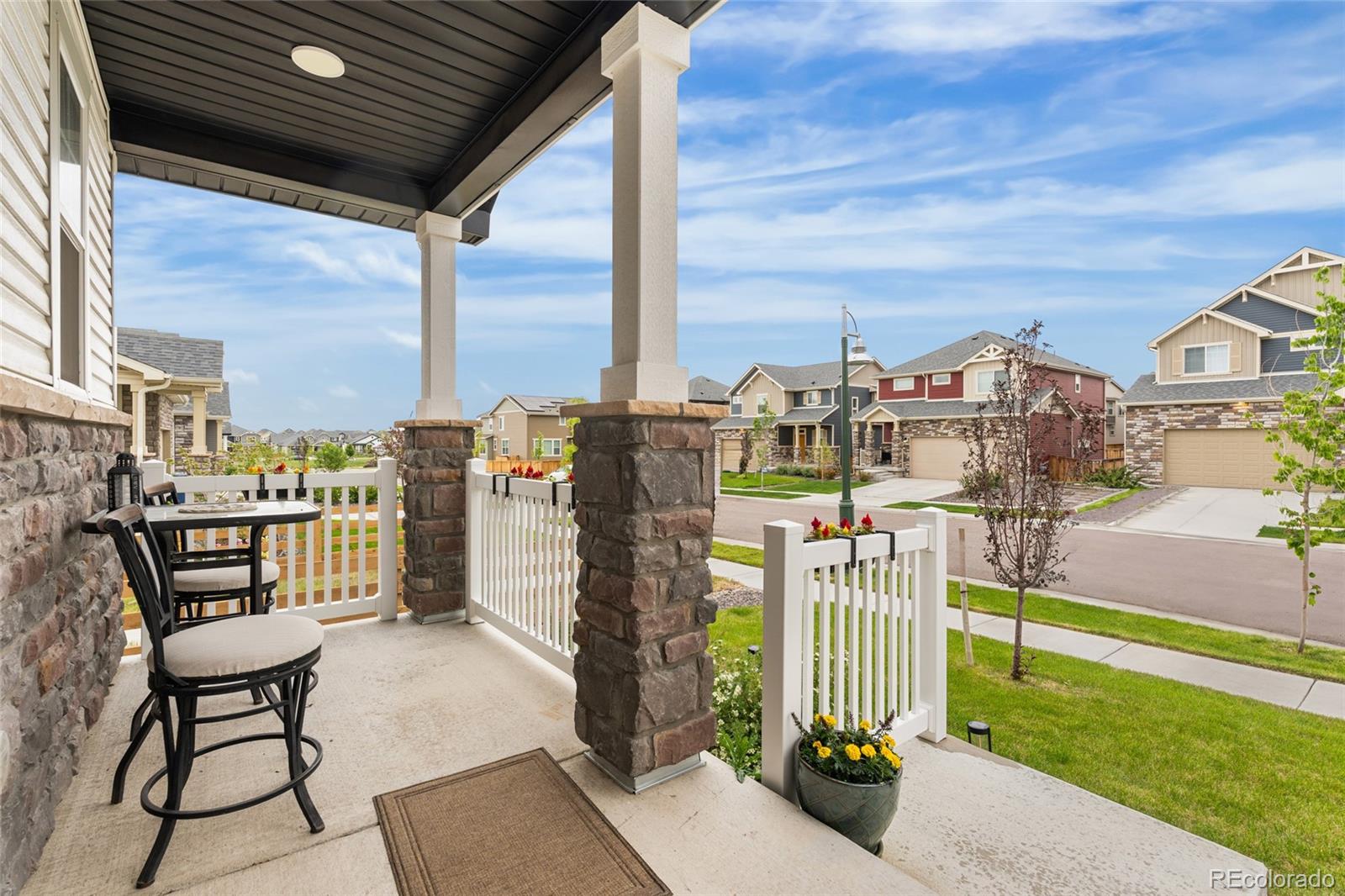 Reunion FReunion F Mobile Street