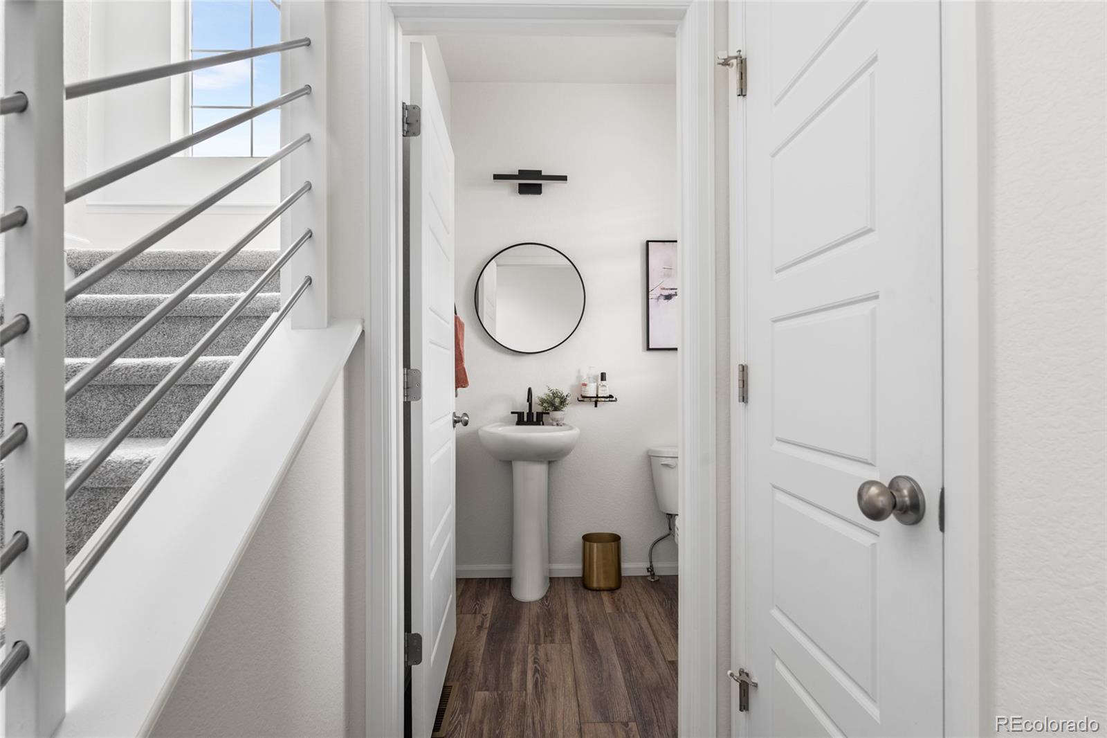 Reunion FReunion F Mobile Street