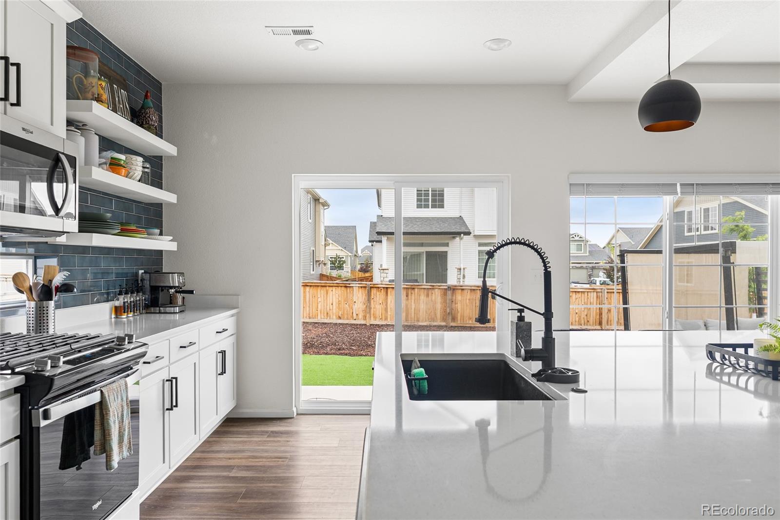 Reunion FReunion F Mobile Street