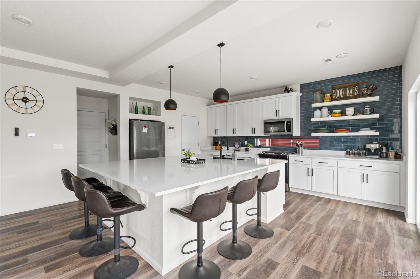 Reunion FReunion F Mobile Street