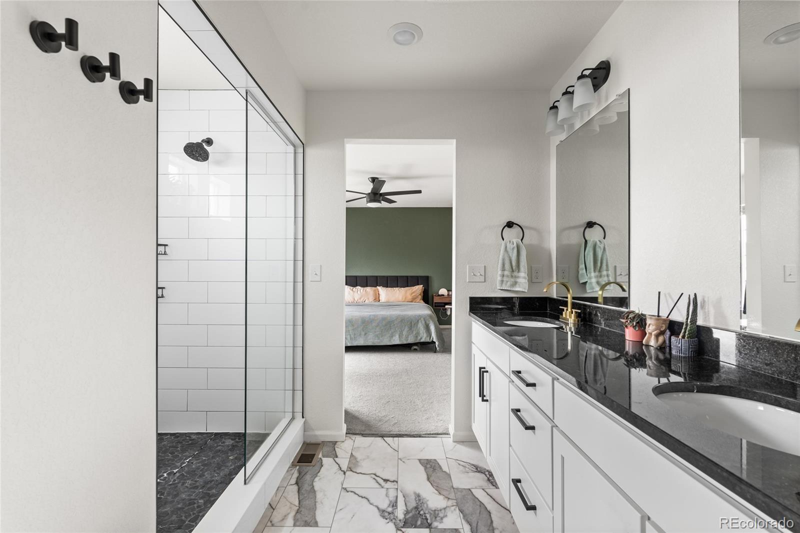 Reunion FReunion F Mobile Street