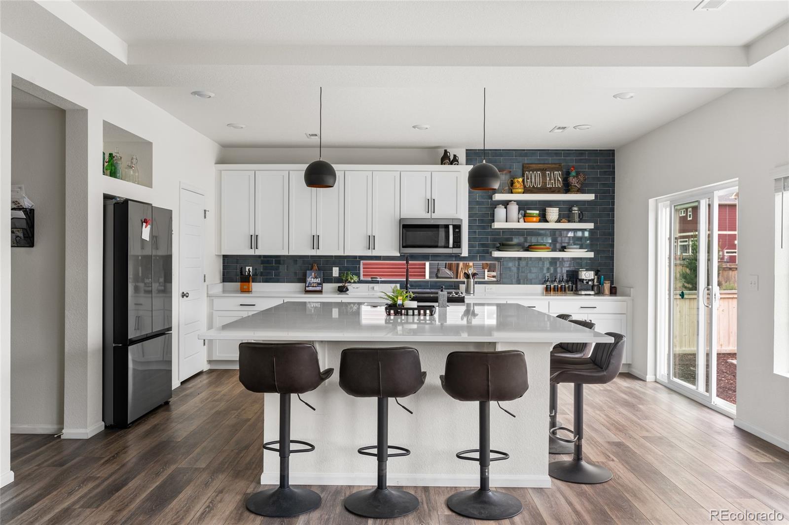 Reunion FReunion F Mobile Street