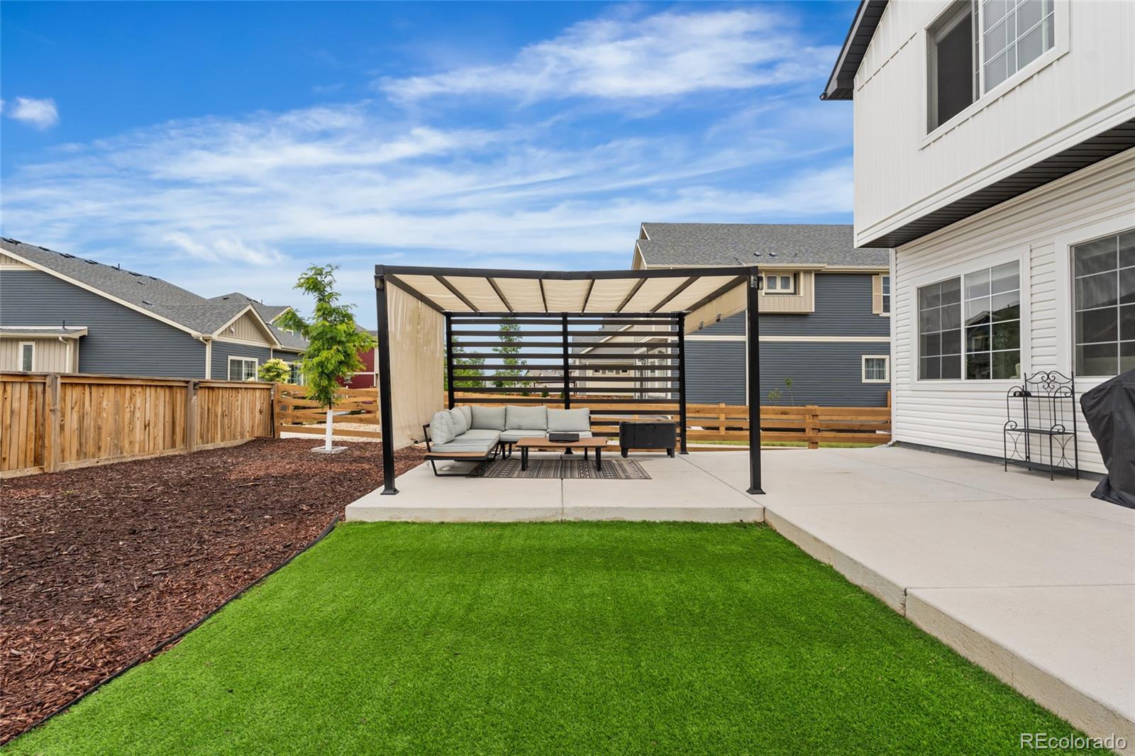 Reunion FReunion F Mobile Street