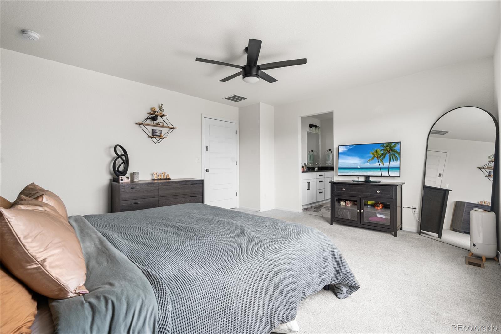 Reunion FReunion F Mobile Street