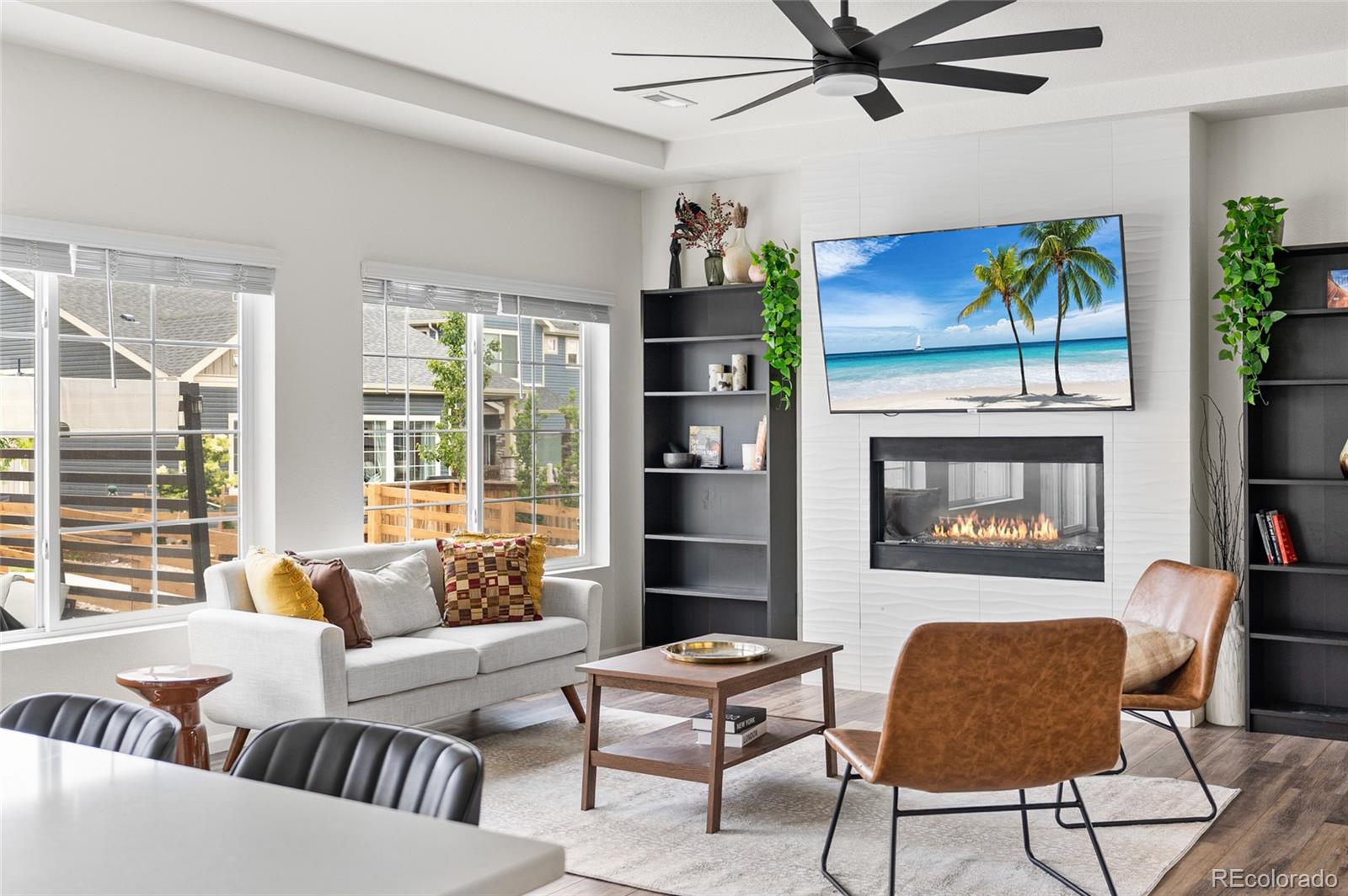 Reunion FReunion F Mobile Street