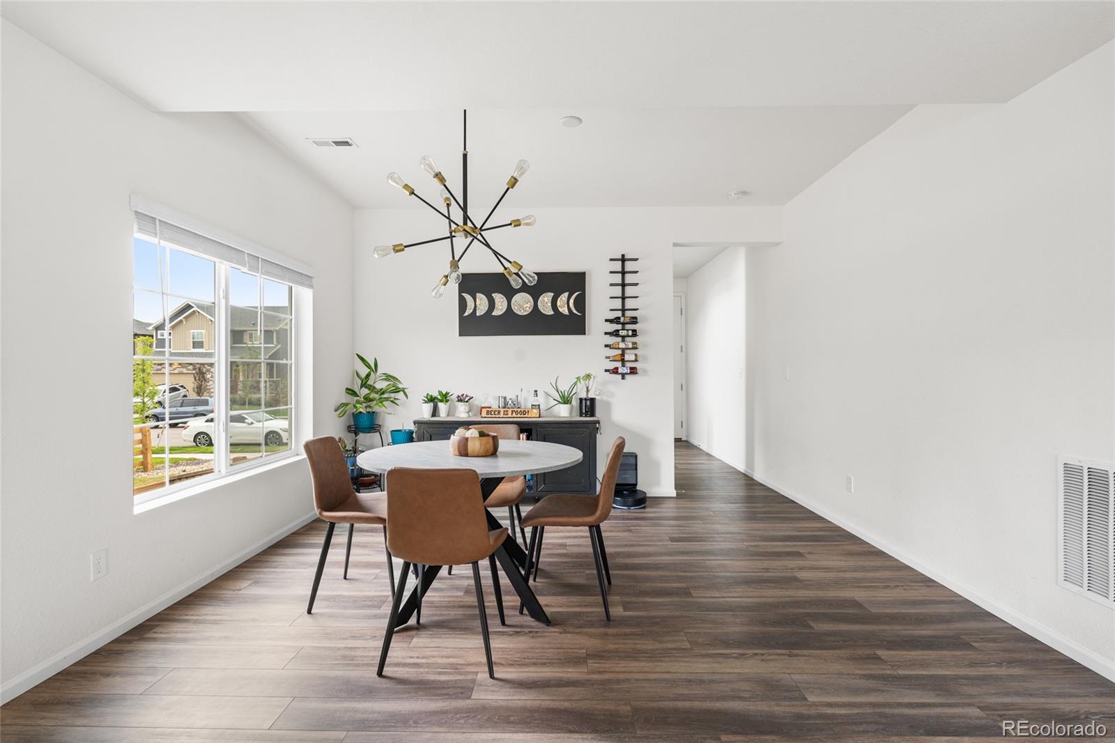 Reunion FReunion F Mobile Street