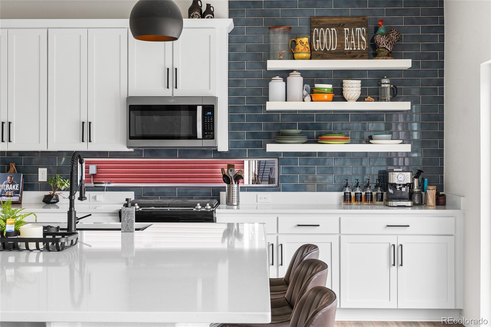 Reunion FReunion F Mobile Street