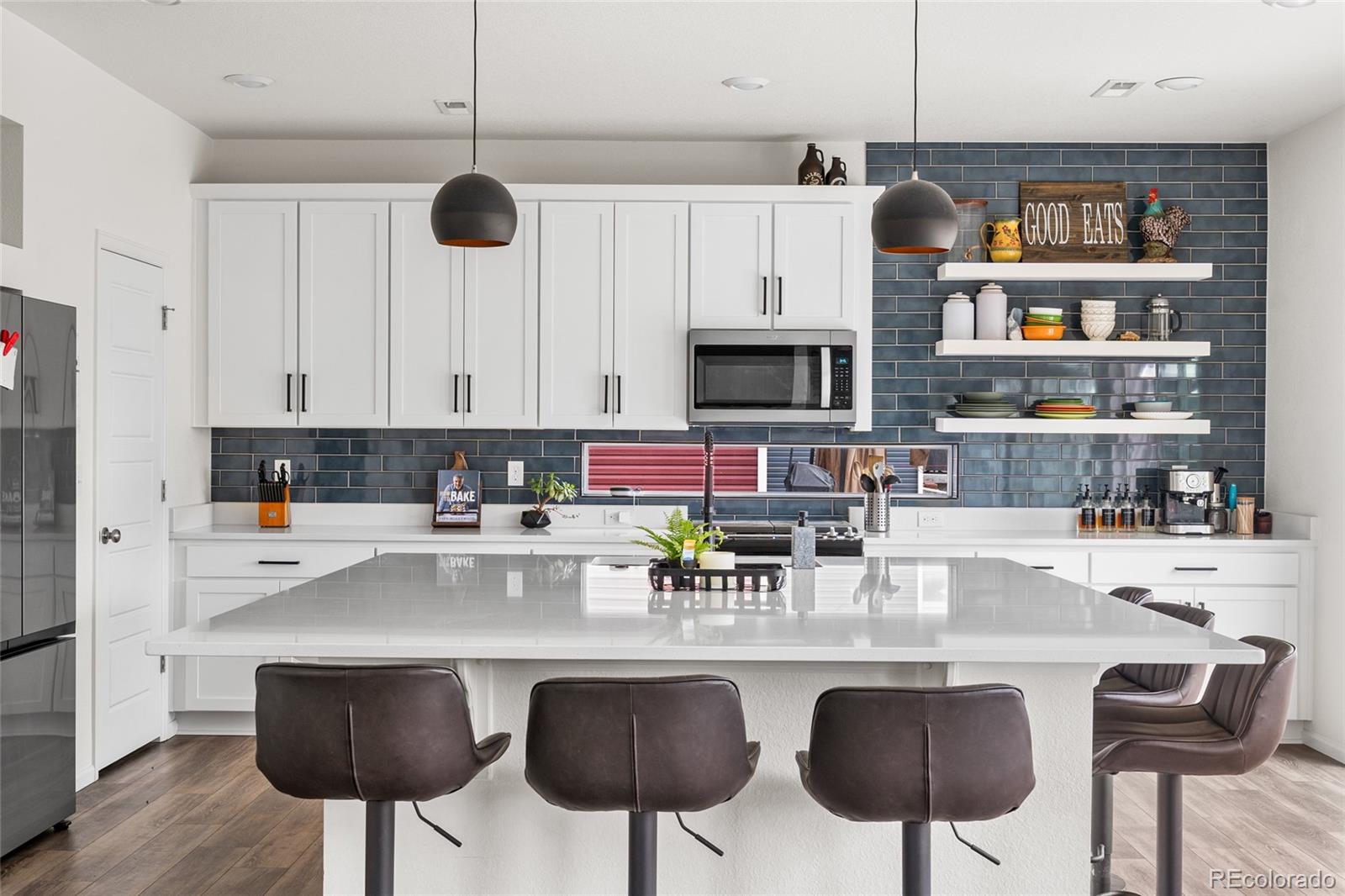 Reunion FReunion F Mobile Street