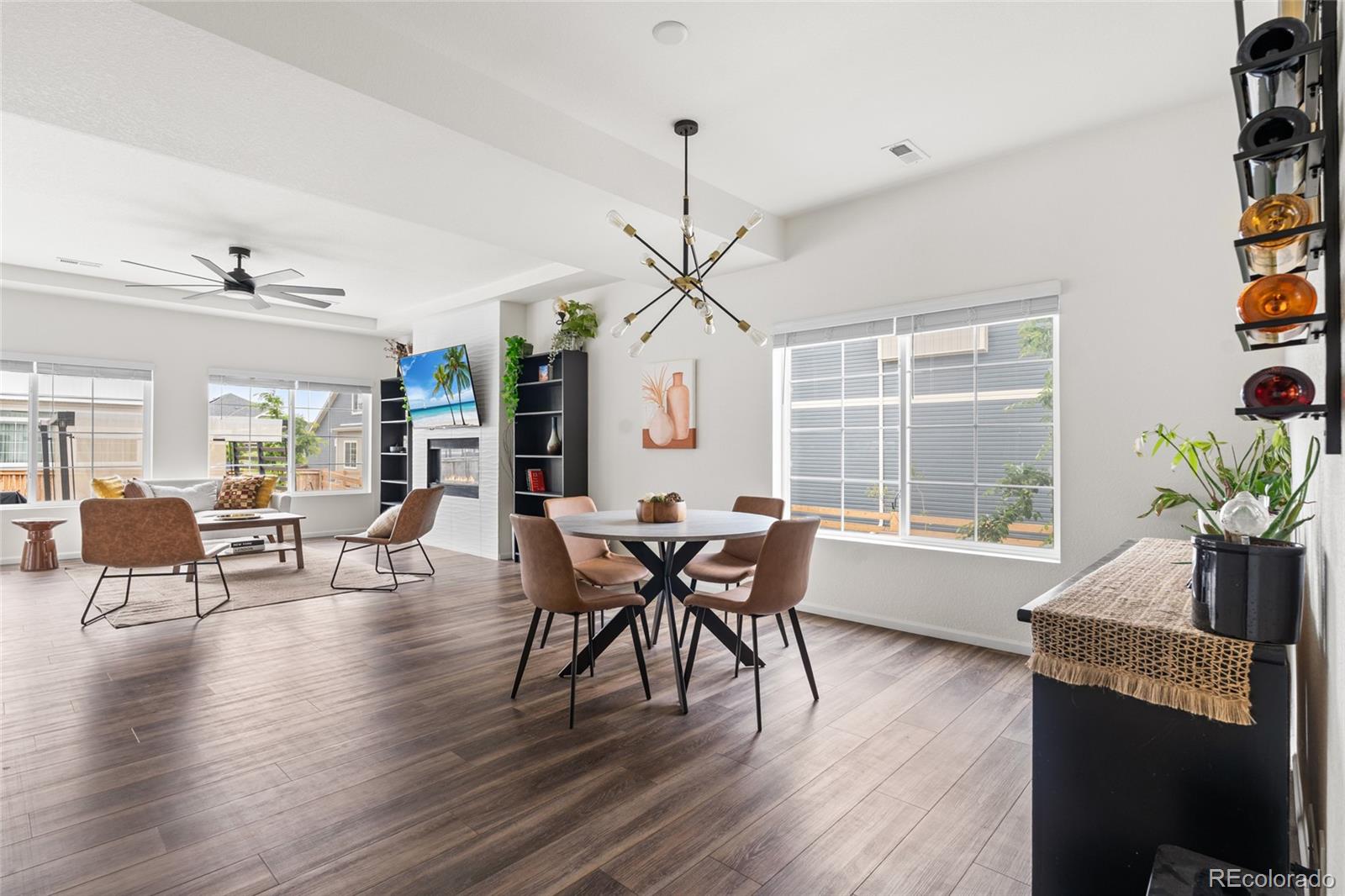 Reunion FReunion F Mobile Street