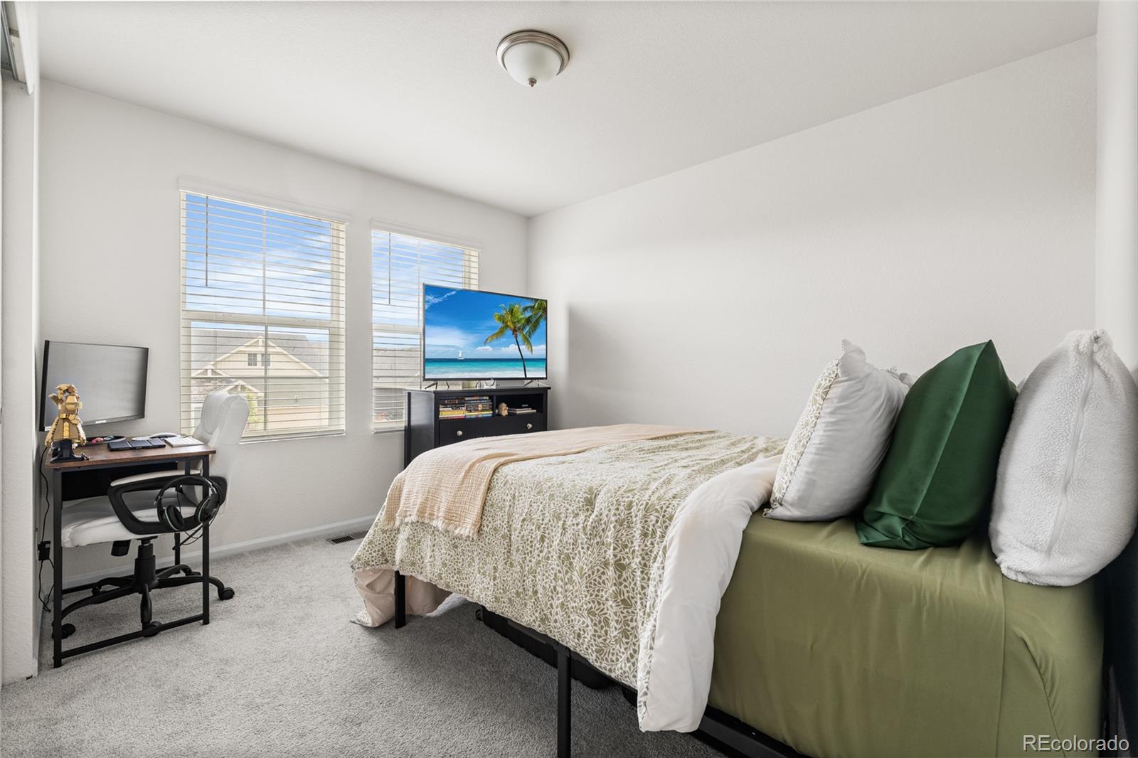 Reunion FReunion F Mobile Street