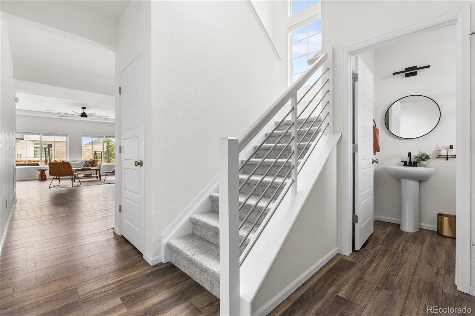 Reunion FReunion F Mobile Street