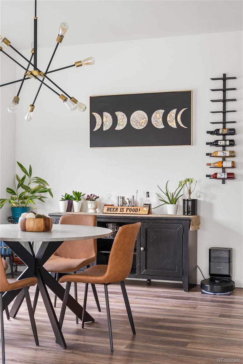 Reunion FReunion F Mobile Street