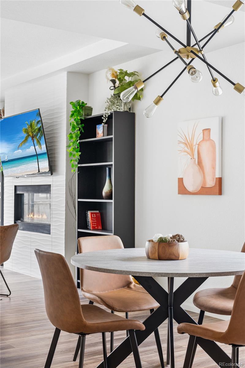 Reunion FReunion F Mobile Street