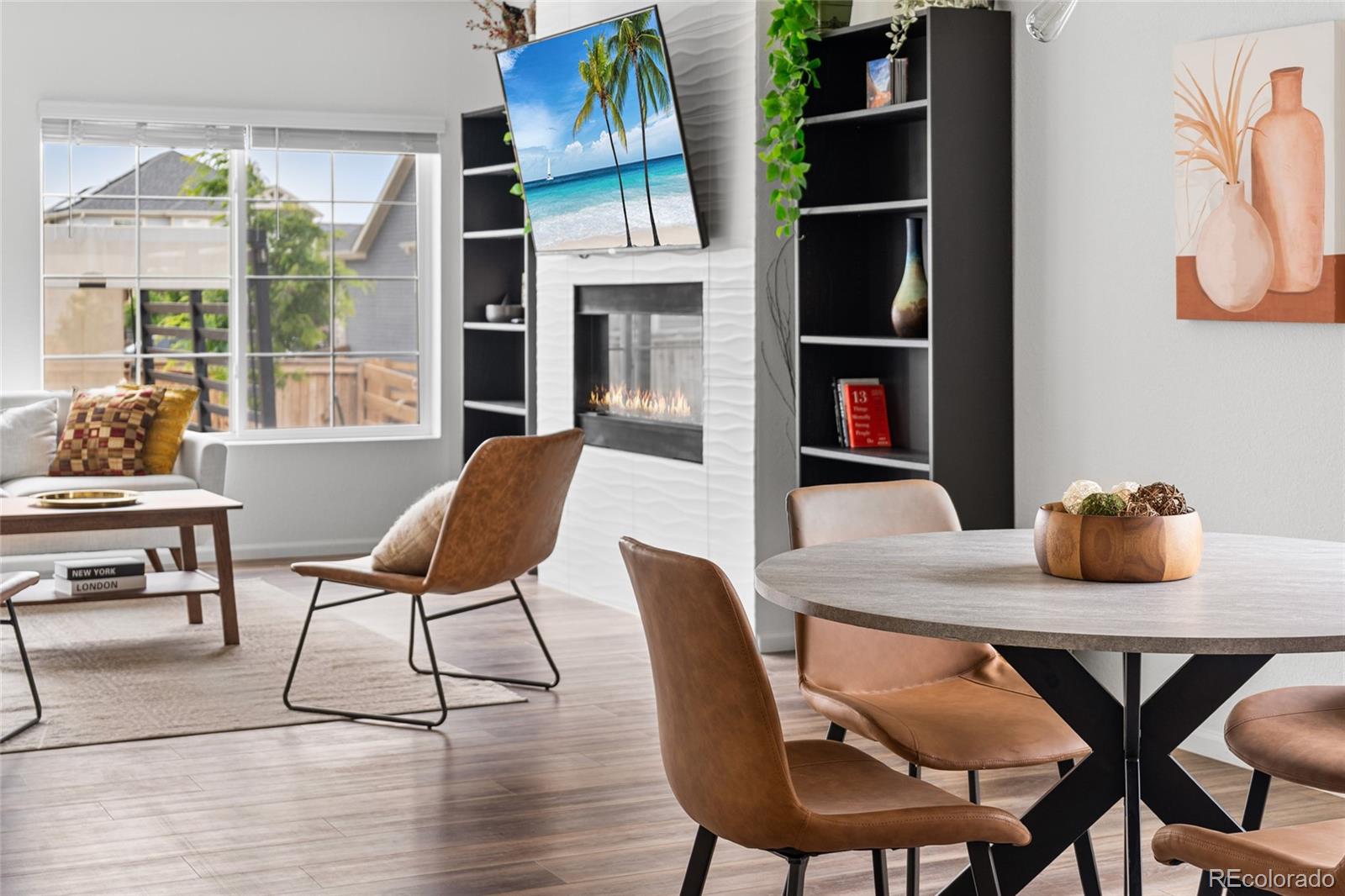 Reunion FReunion F Mobile Street