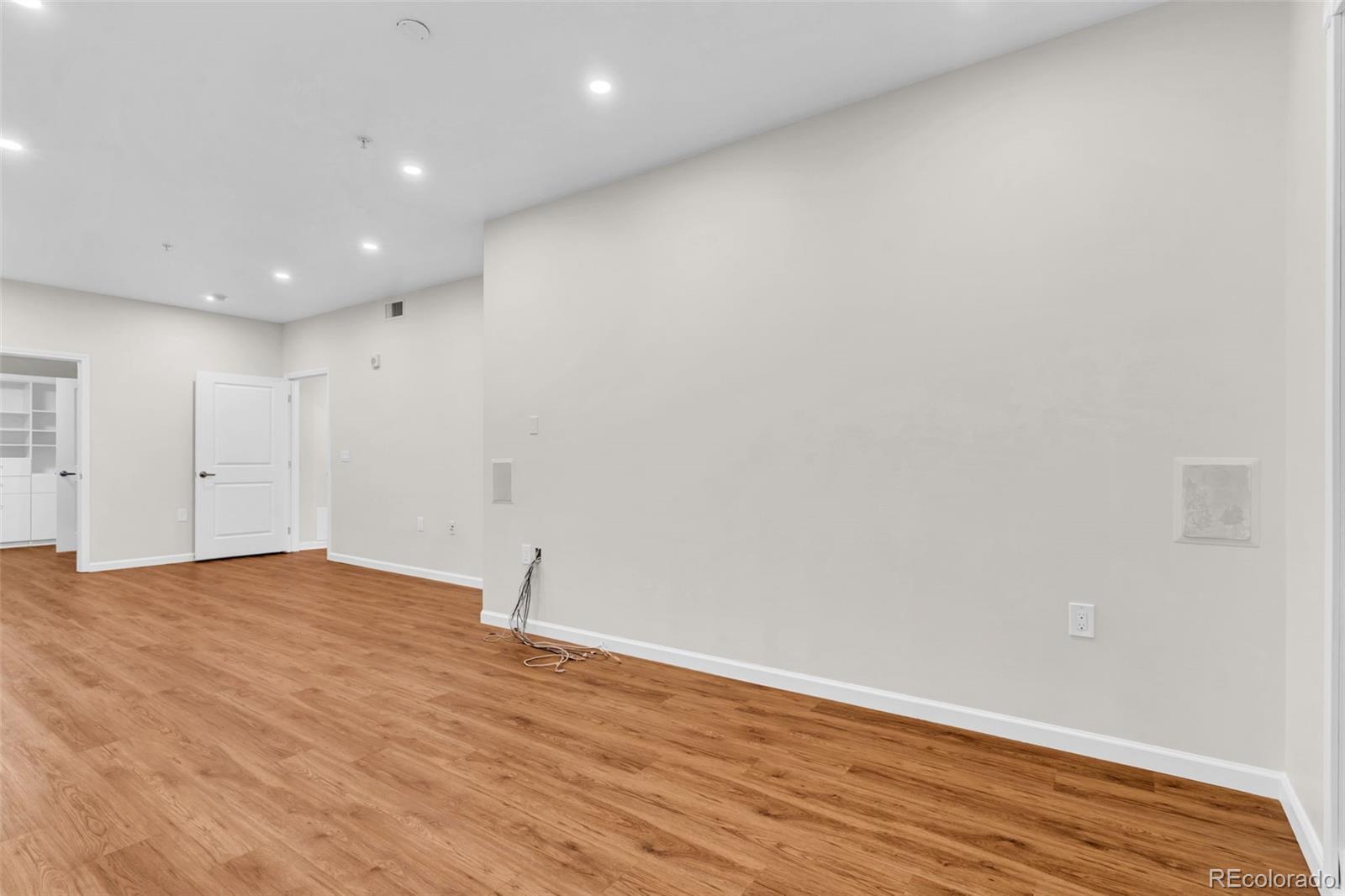 925 N Lincoln Street Unit: 3C