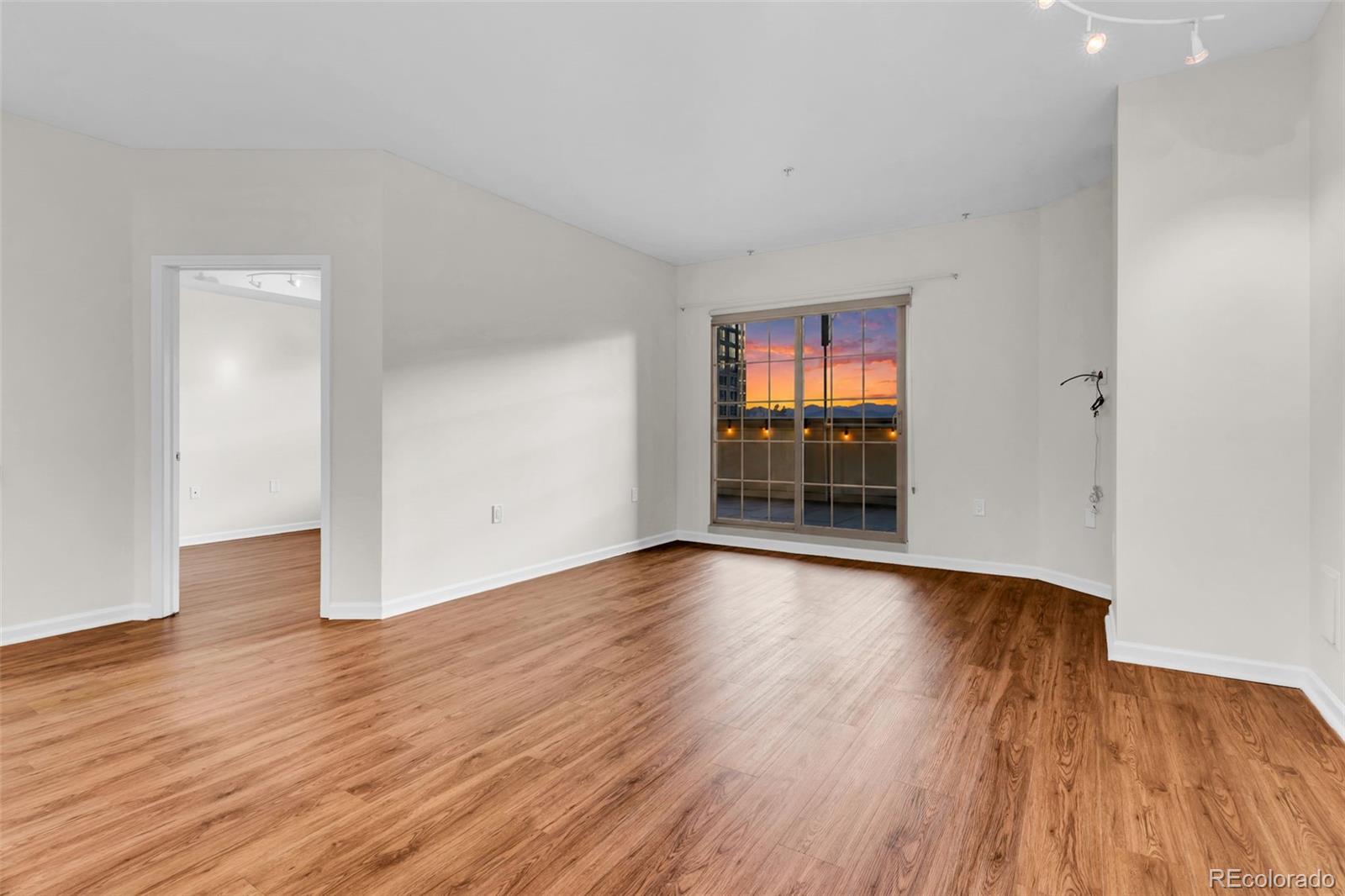 925 N Lincoln Street Unit: 3C