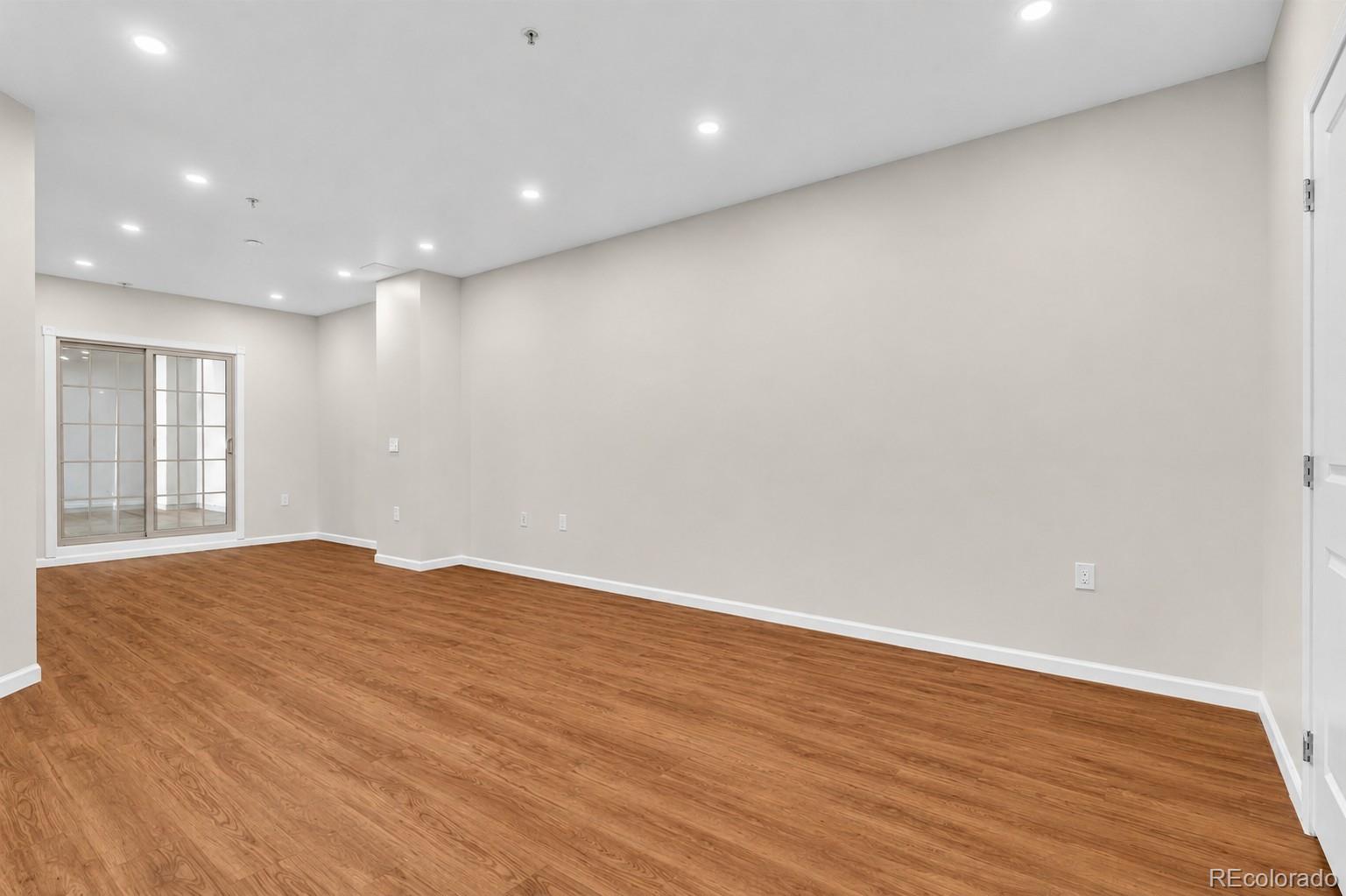 925 N Lincoln Street Unit: 3C