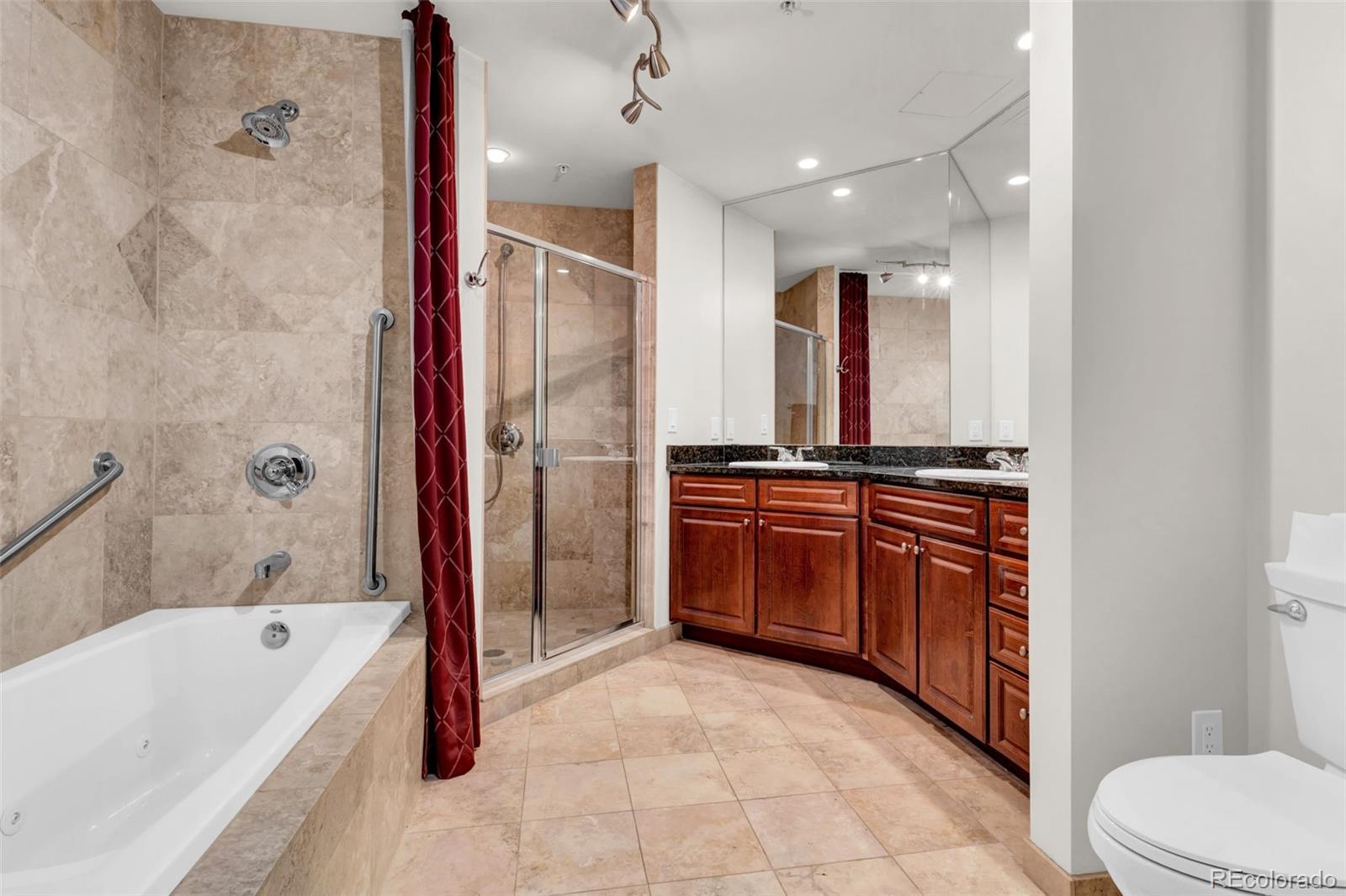 925 N Lincoln Street Unit: 3C
