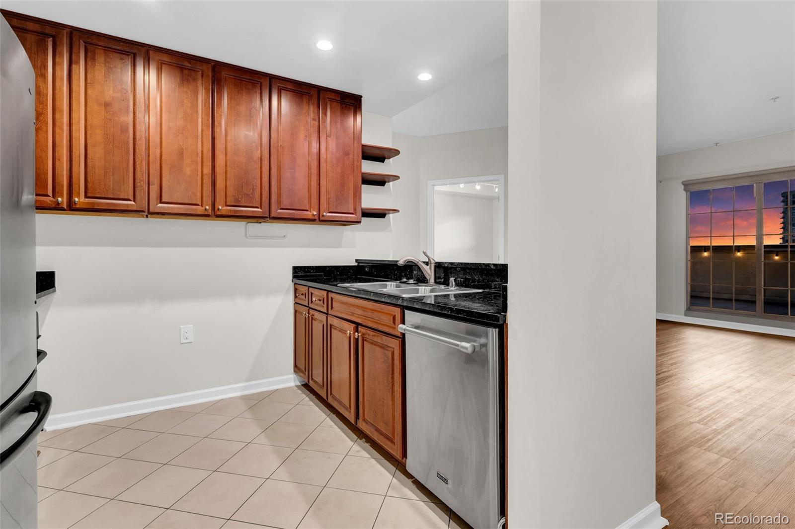 925 N Lincoln Street Unit: 3C