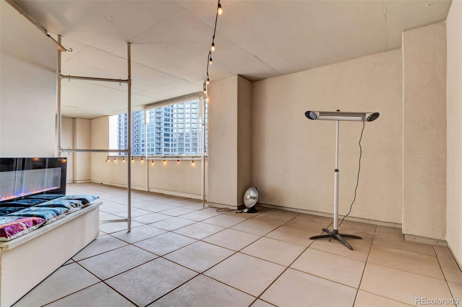 925 N Lincoln Street Unit: 3C