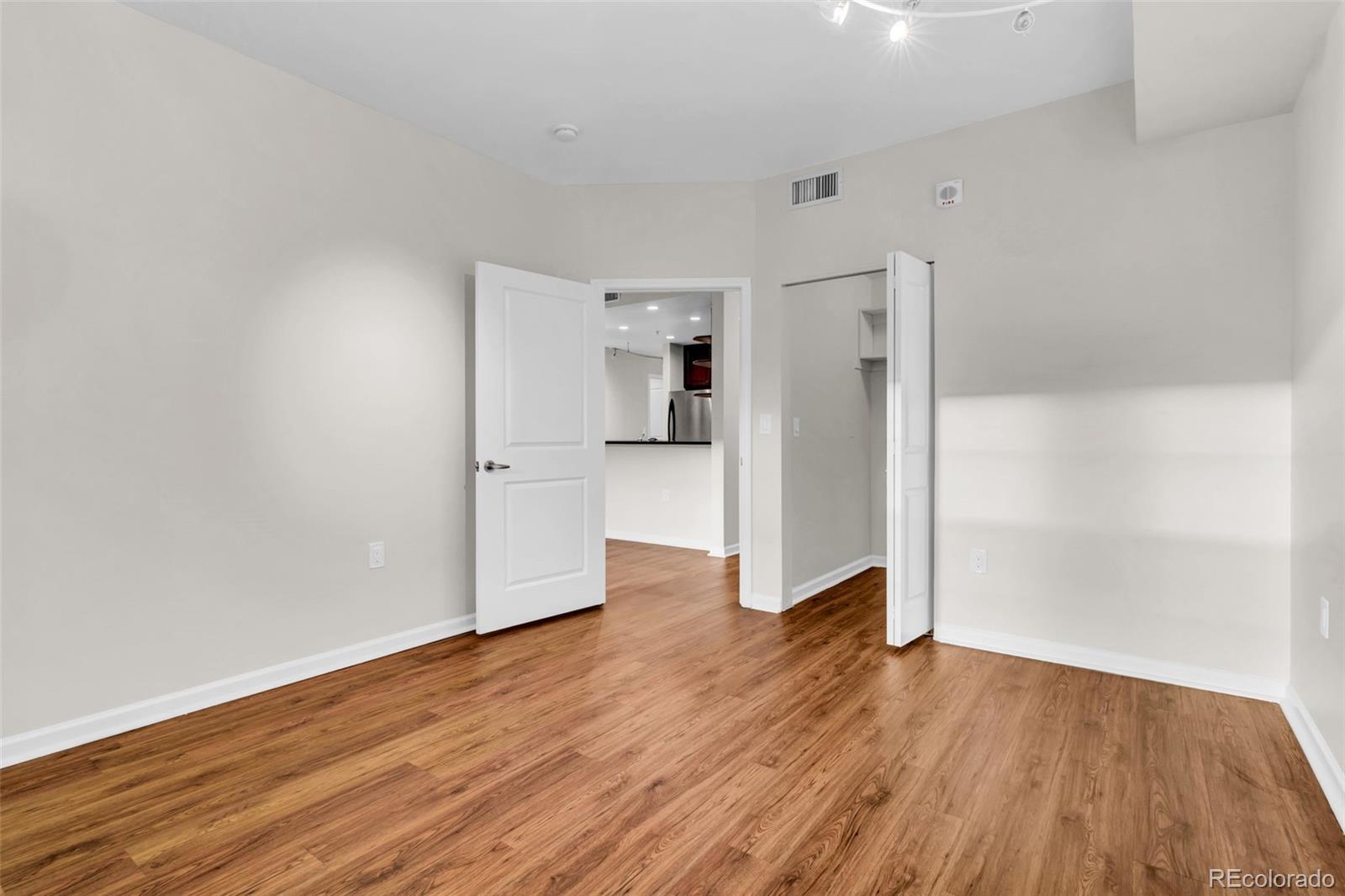 925 N Lincoln Street Unit: 3C