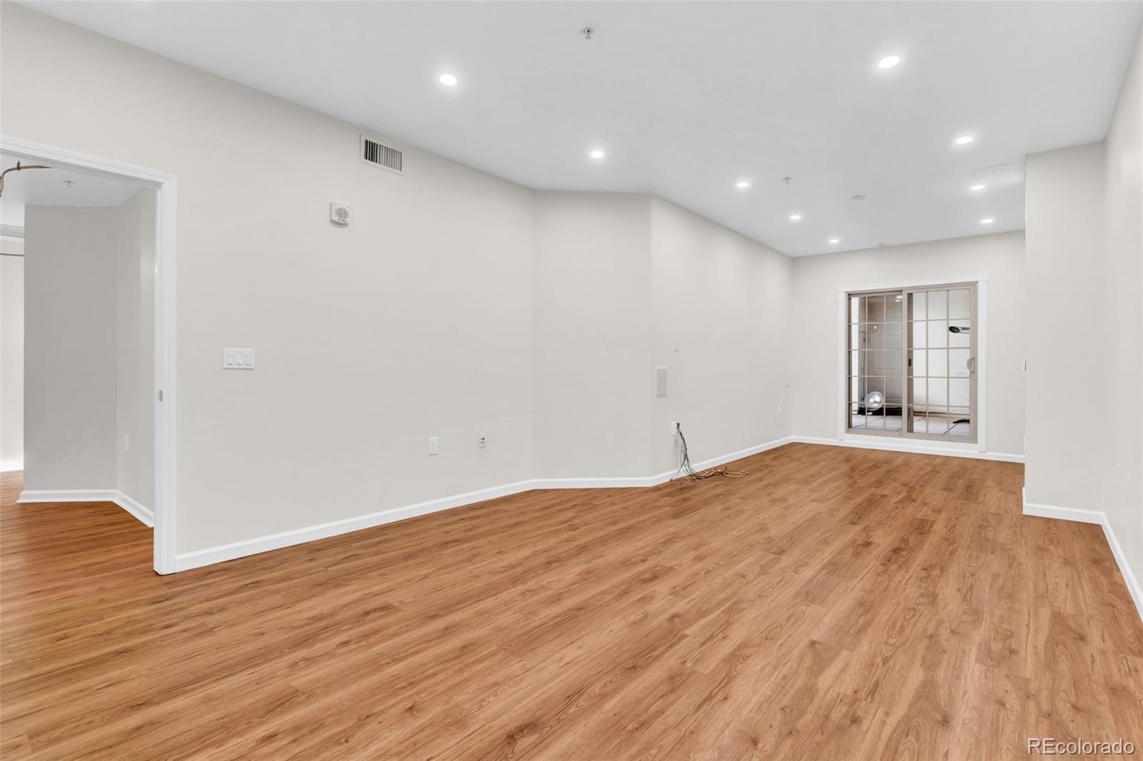 925 N Lincoln Street Unit: 3C