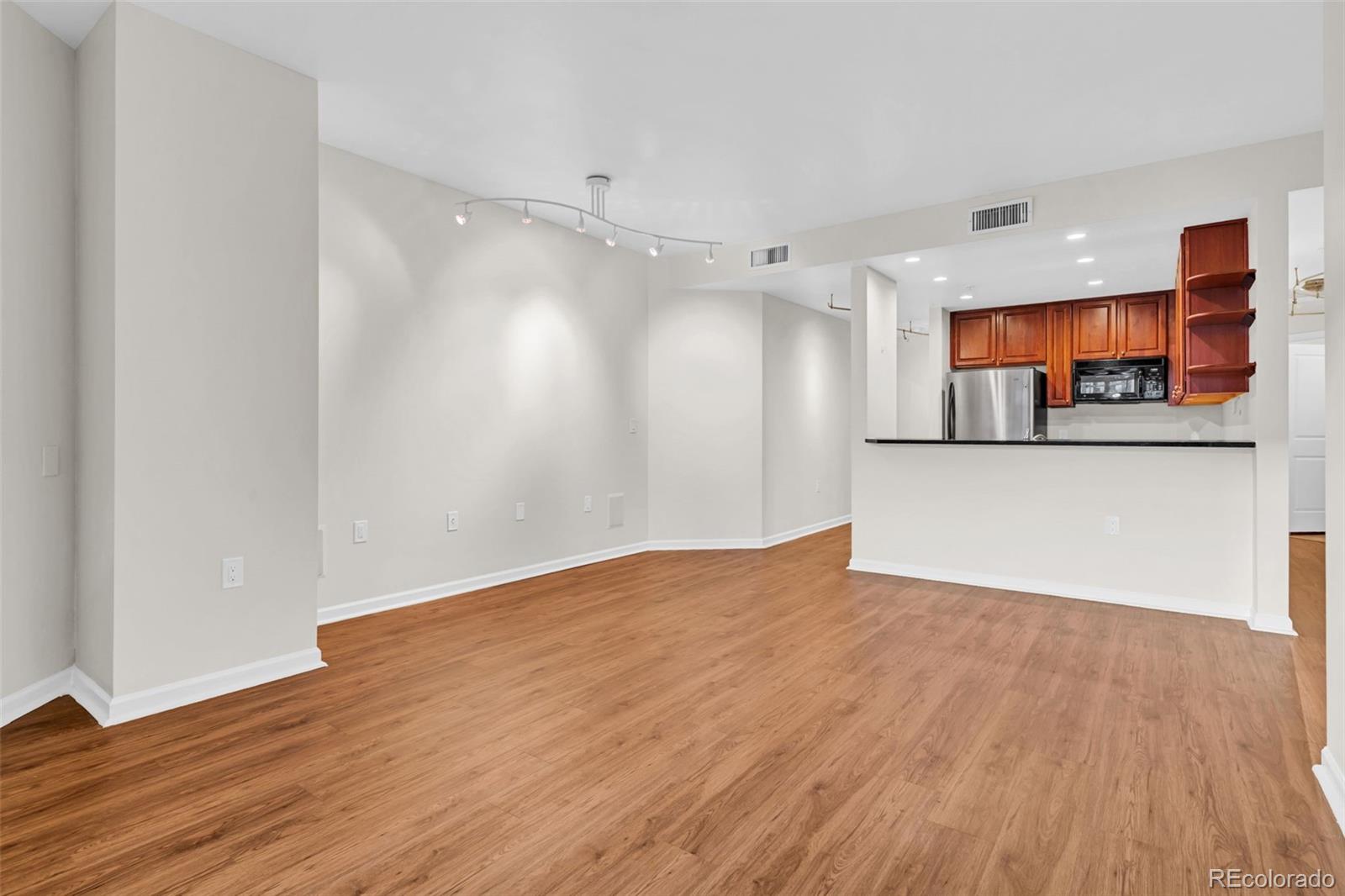 925 N Lincoln Street Unit: 3C