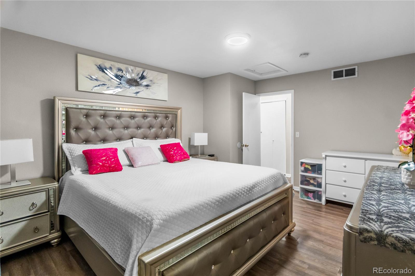 5562 Flanders Street