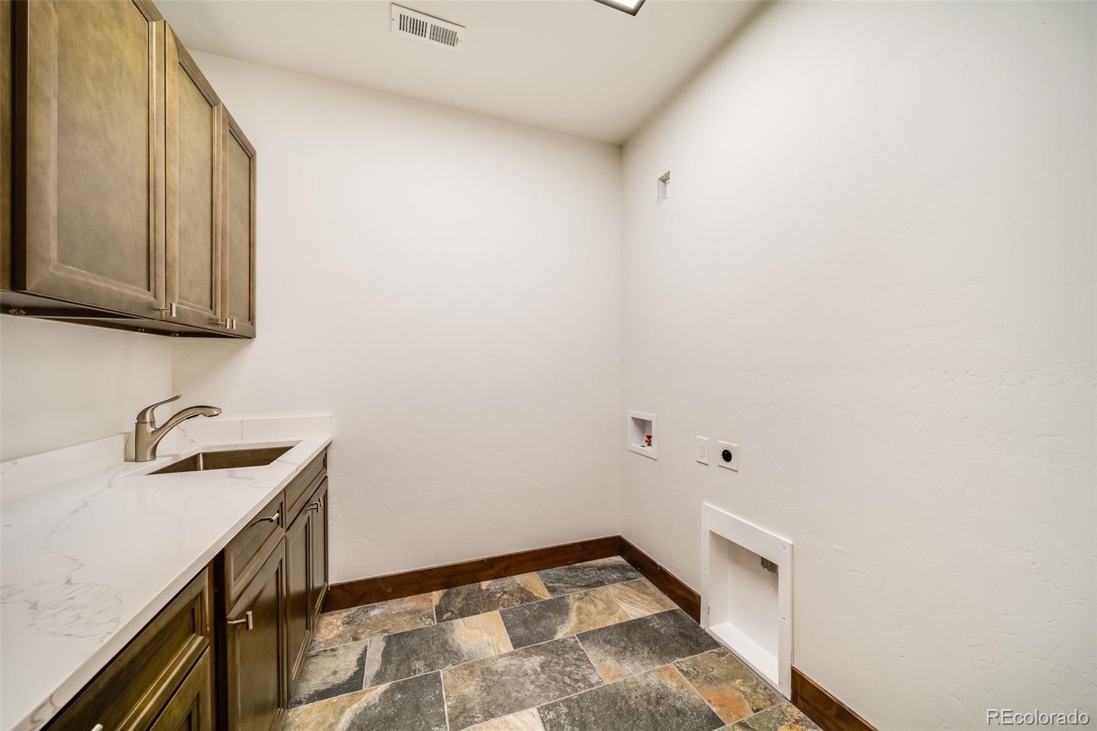 817 Saddle Ridge Circle