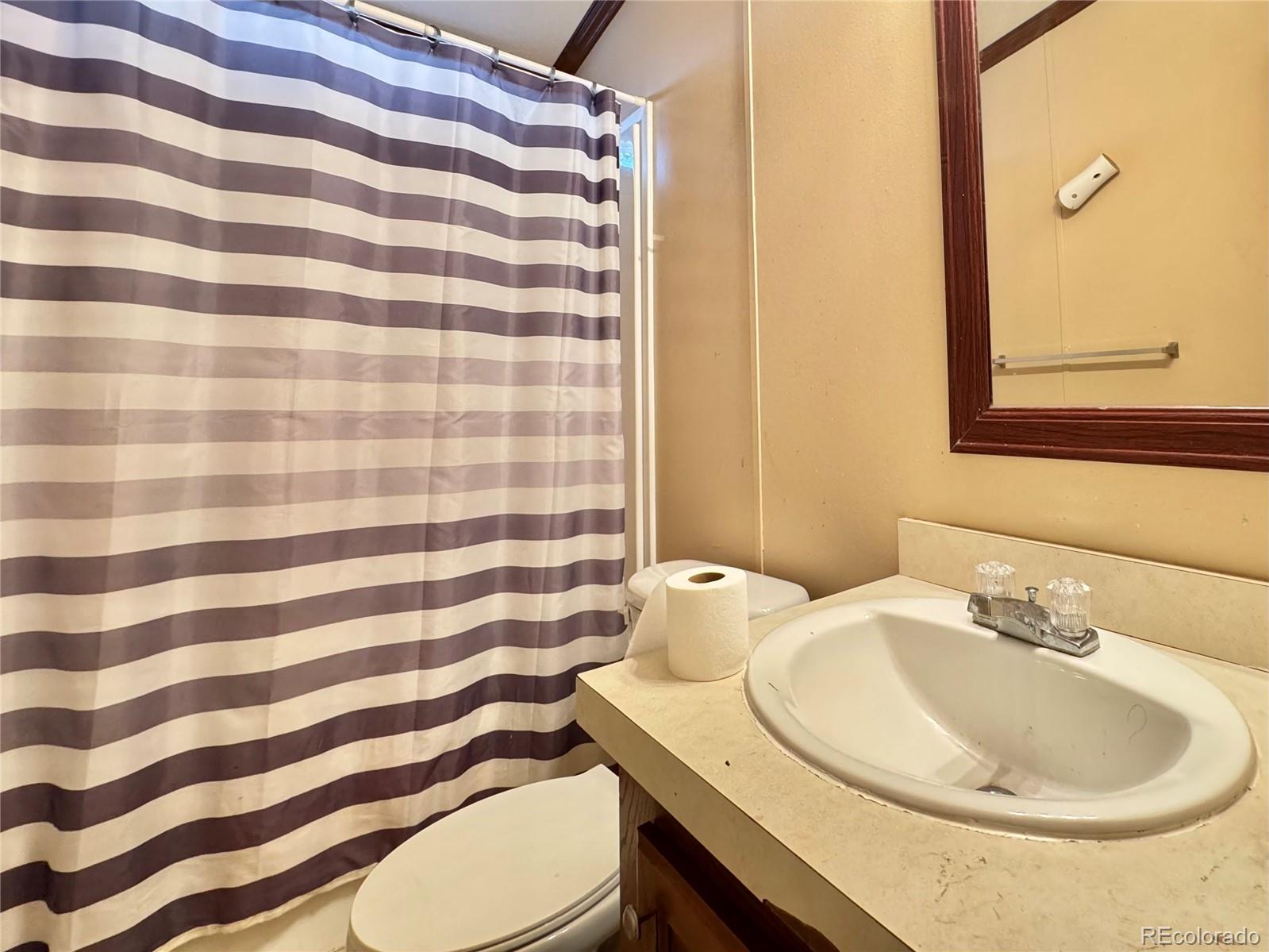 1201 W Thonrton Parkway