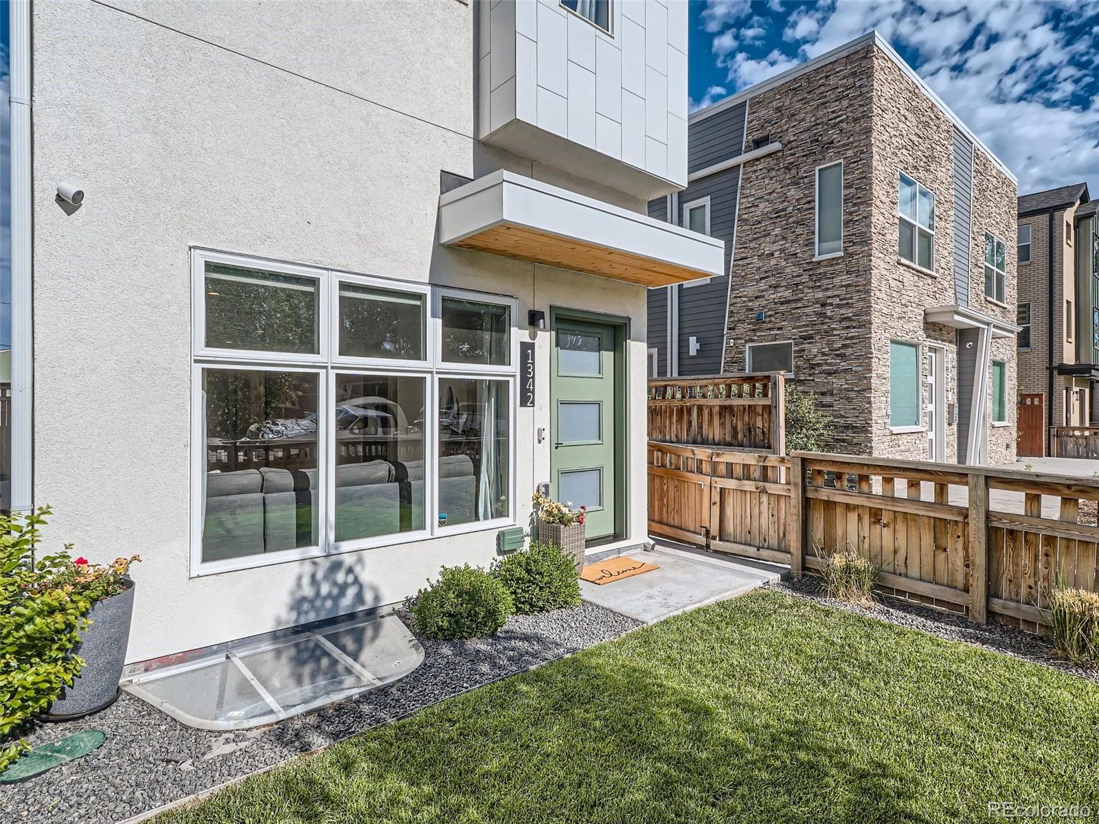 1342 N Zenobia Street