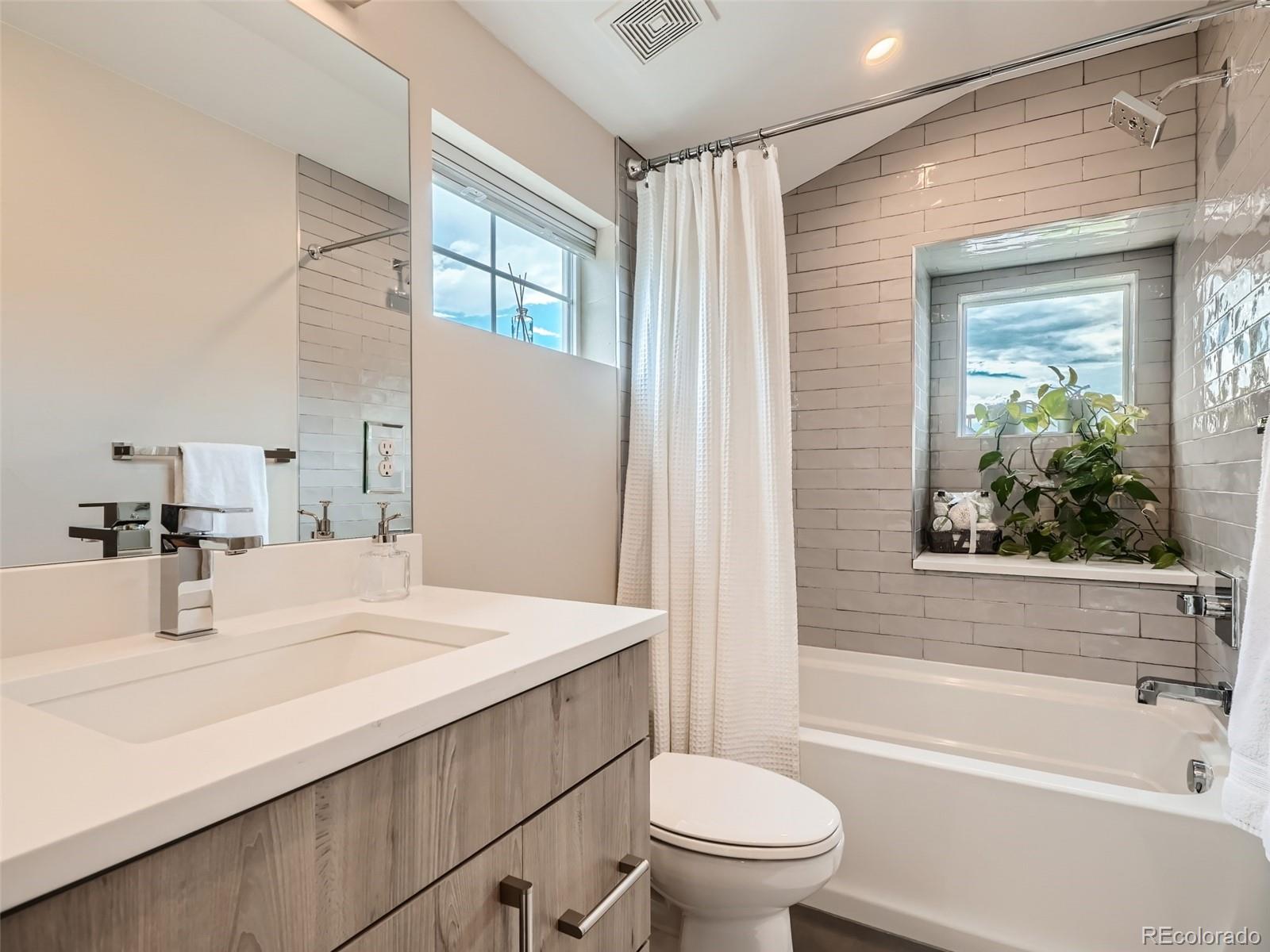 1342 N Zenobia Street