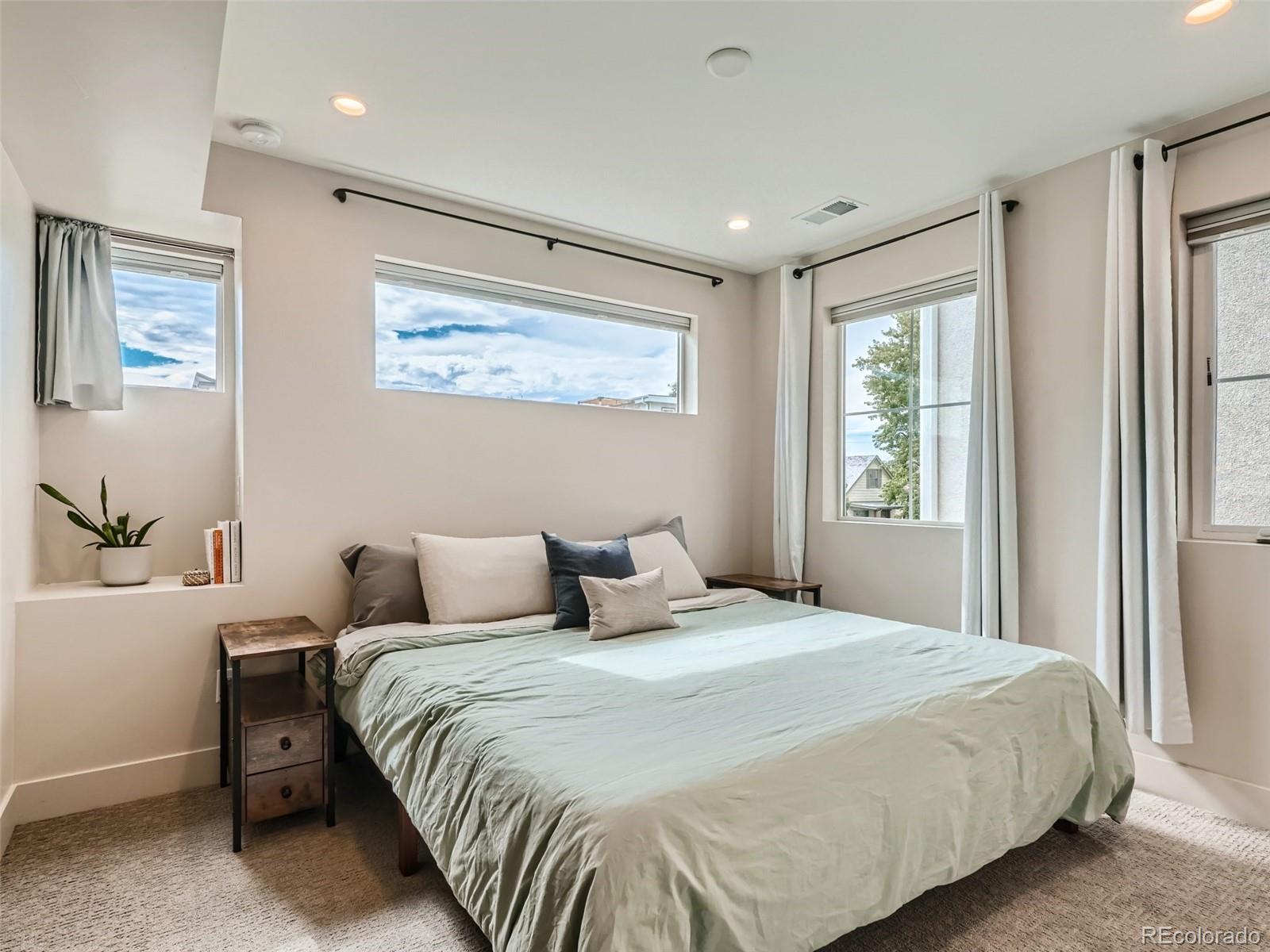 1342 N Zenobia Street