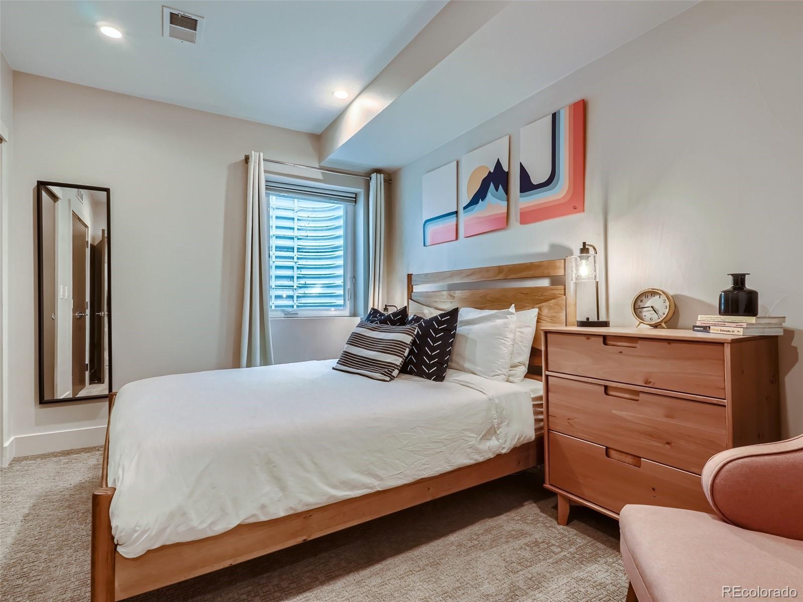 1342 N Zenobia Street