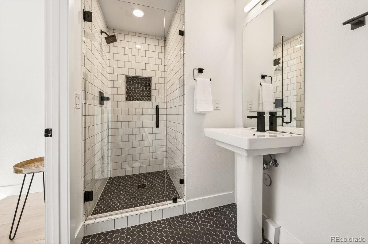 2836 W 25th Avenue Unit: 3
