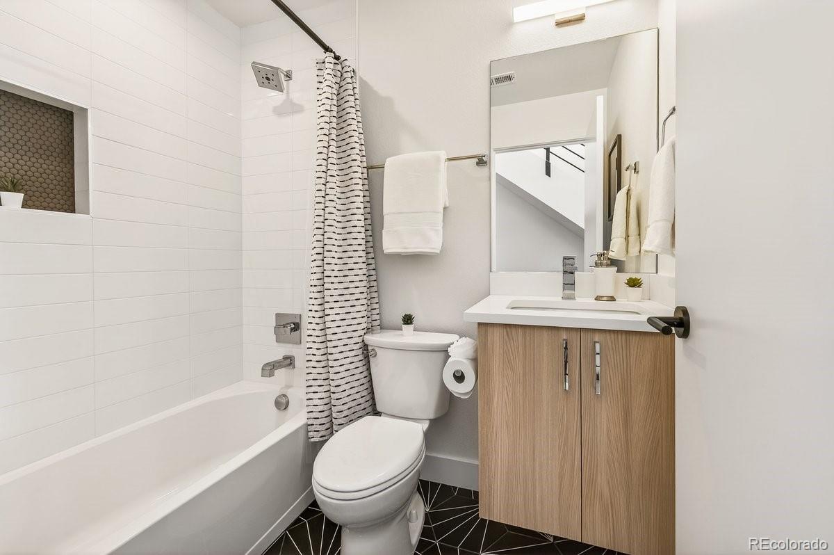 2836 W 25th Avenue Unit: 3