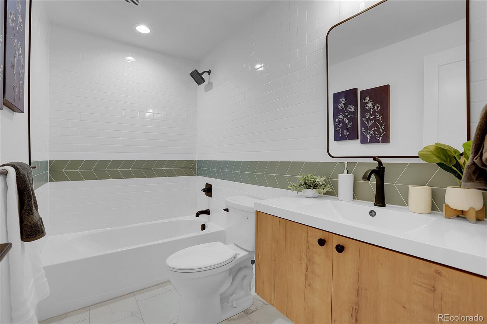 7641 E Oxford Avenue