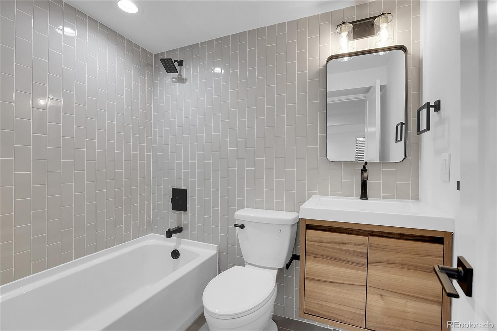 7641 E Oxford Avenue