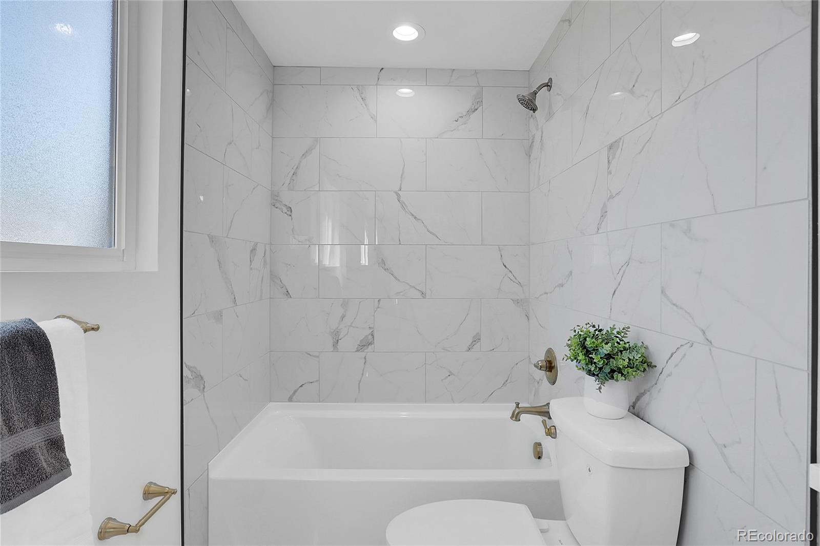 7641 E Oxford Avenue