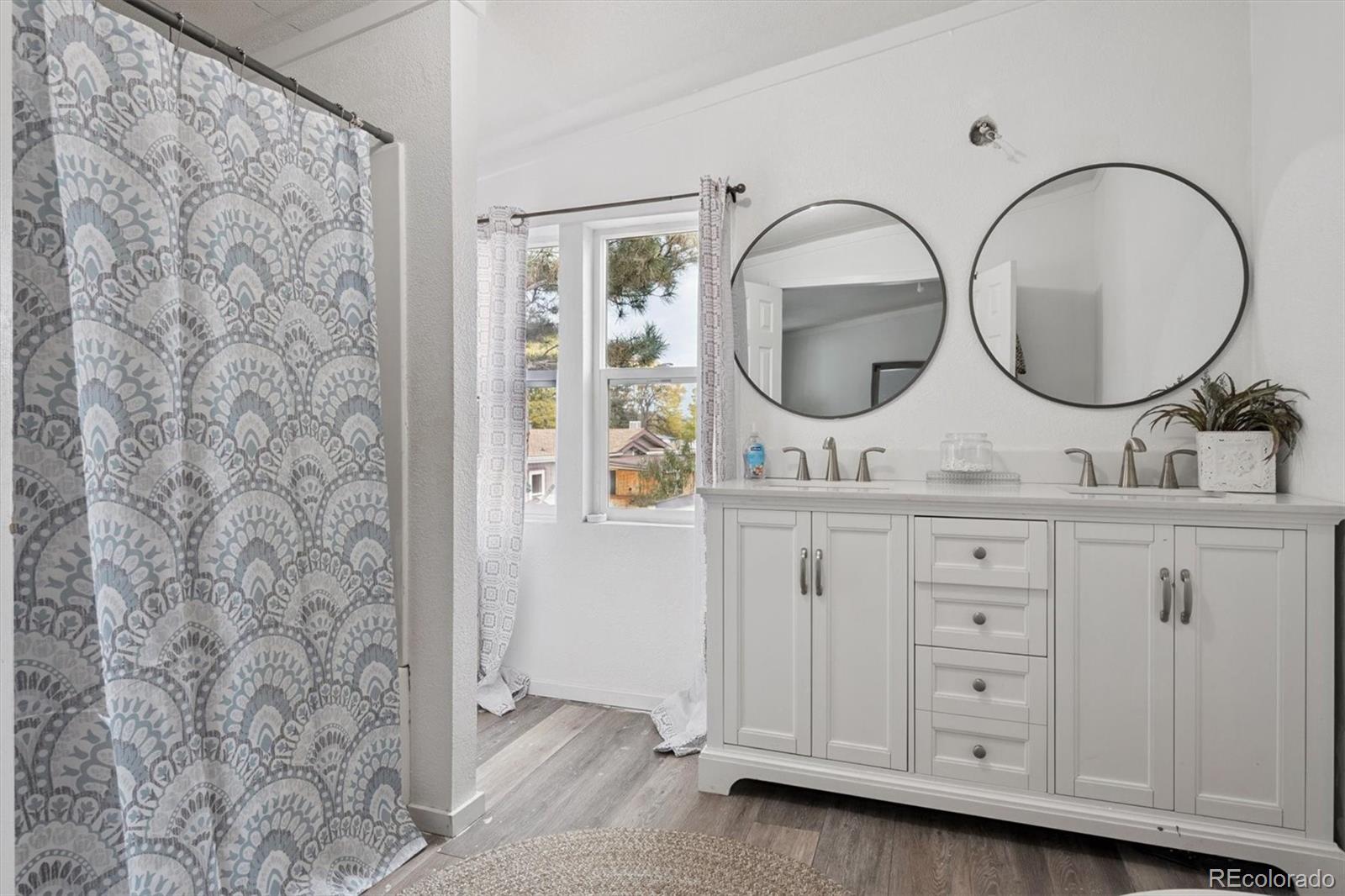 1500 W Thornton Parkway