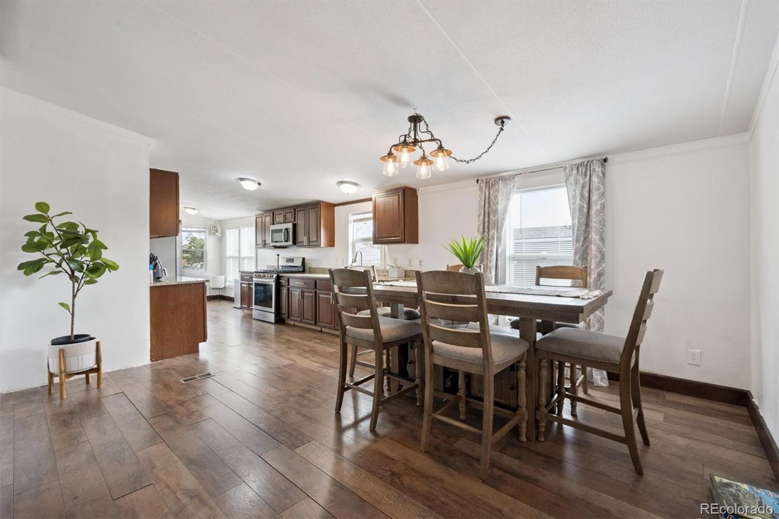 1500 W Thornton Parkway