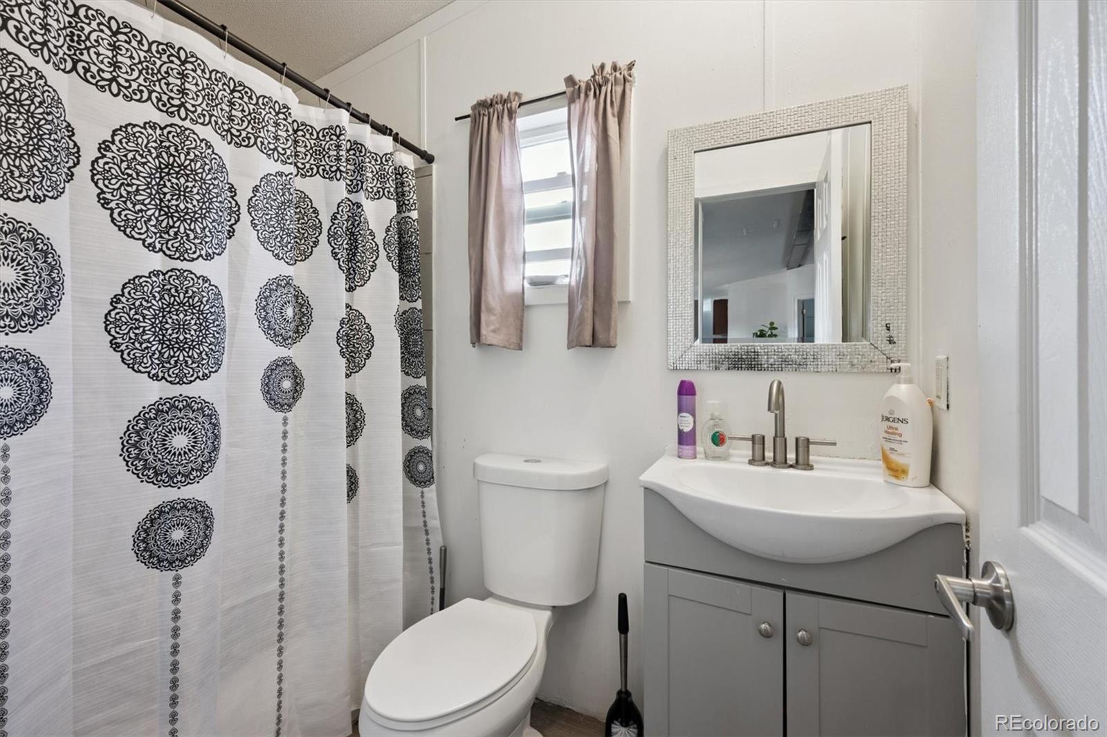 1500 W Thornton Parkway