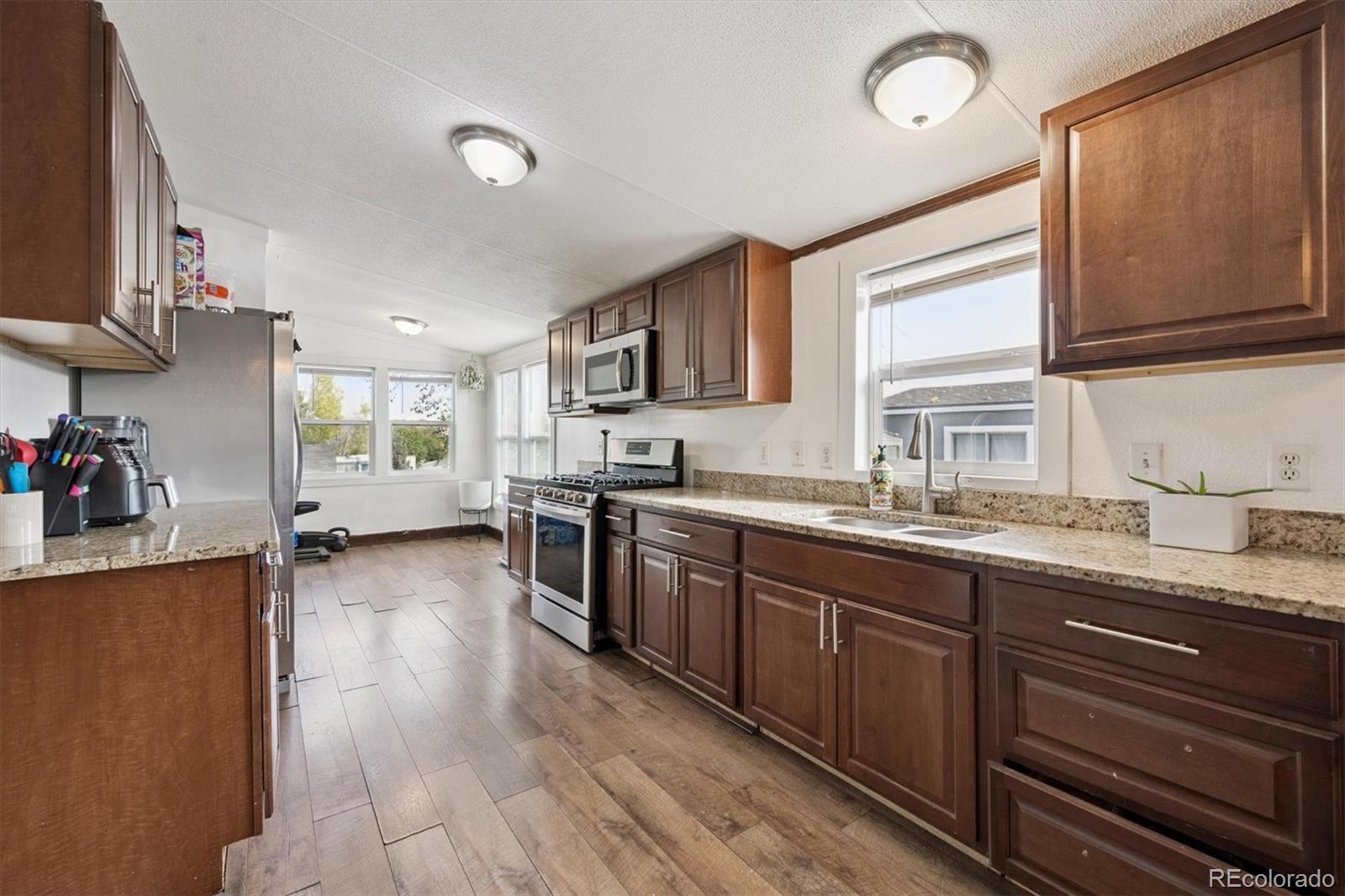 1500 W Thornton Parkway