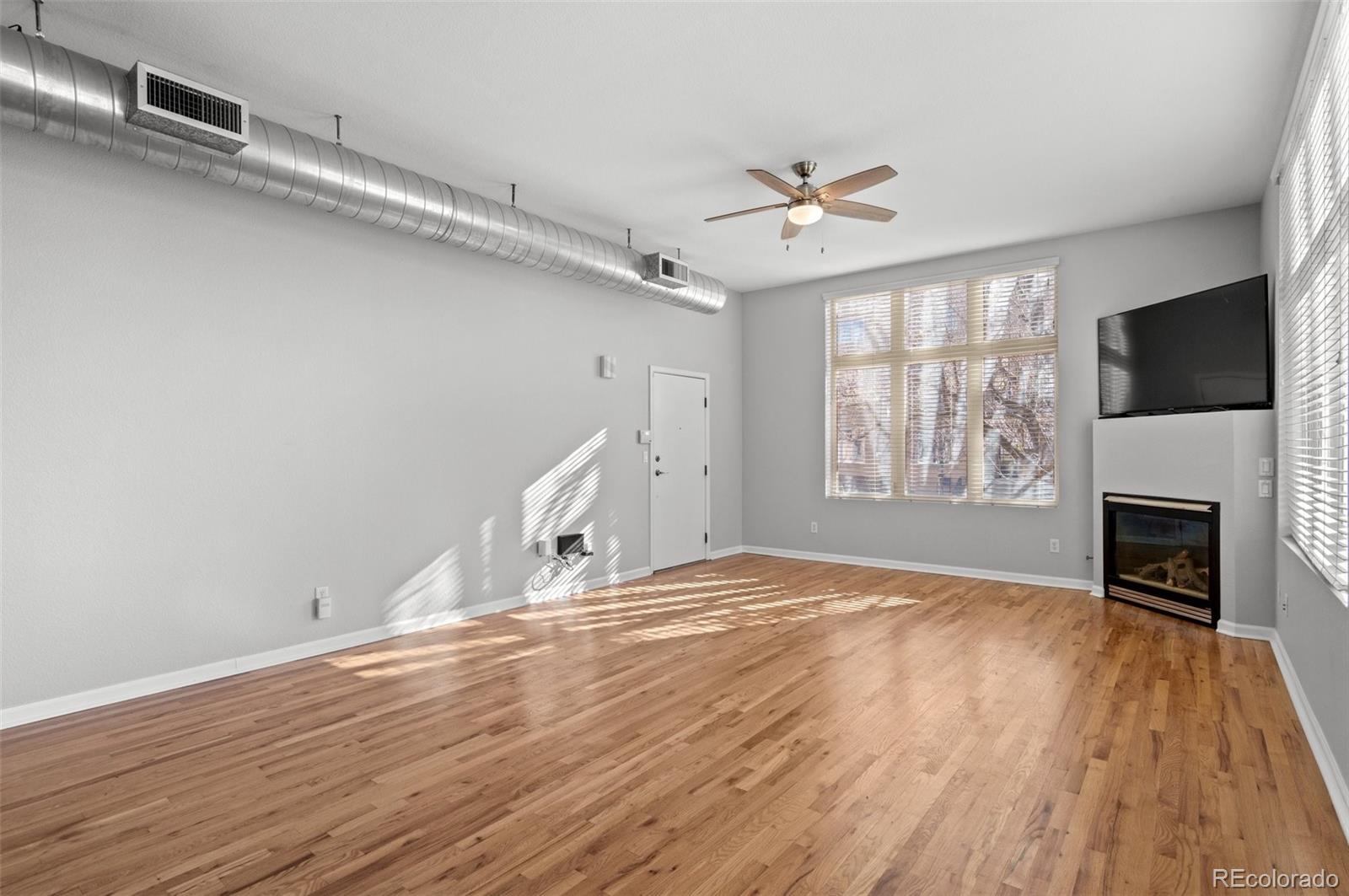 220 Roslyn Street Unit: 701