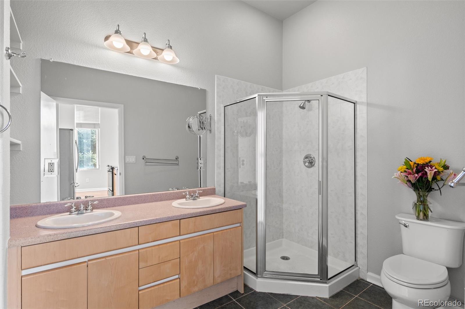 220 Roslyn Street Unit: 701