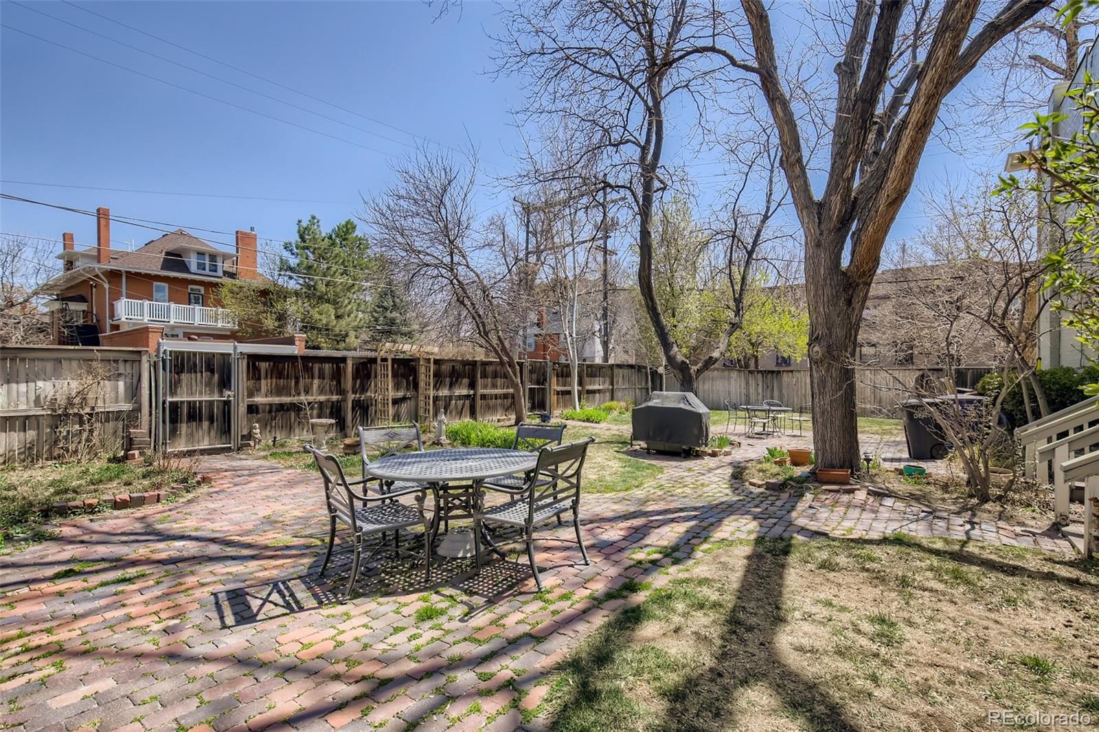 1112 N Corona