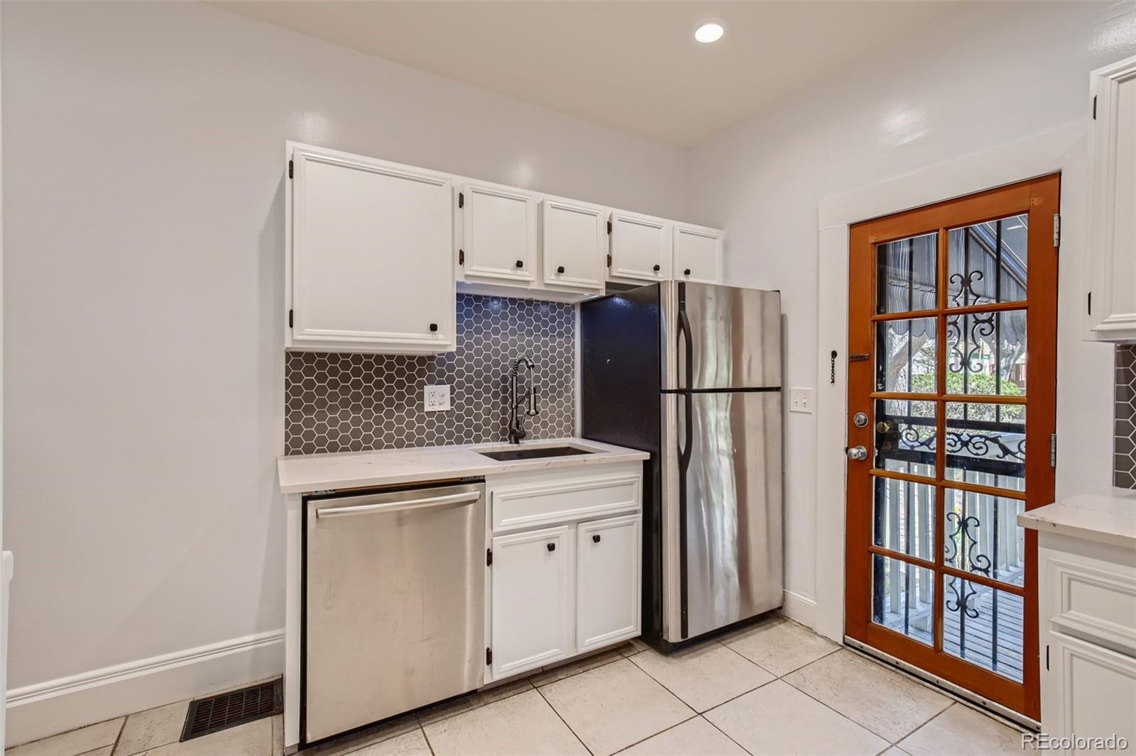 1112 N Corona